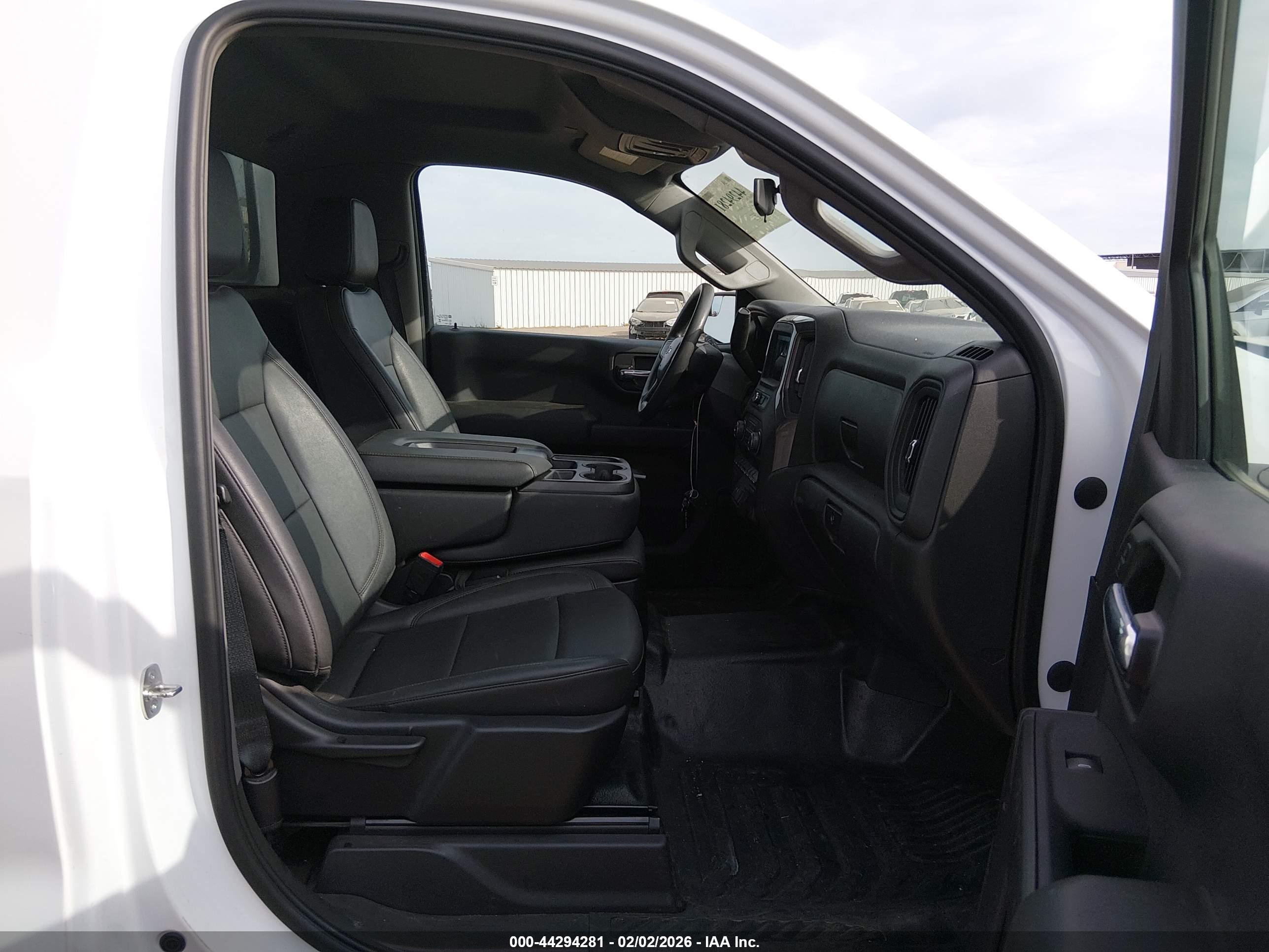 CHEVROLET SILVERADO image 5