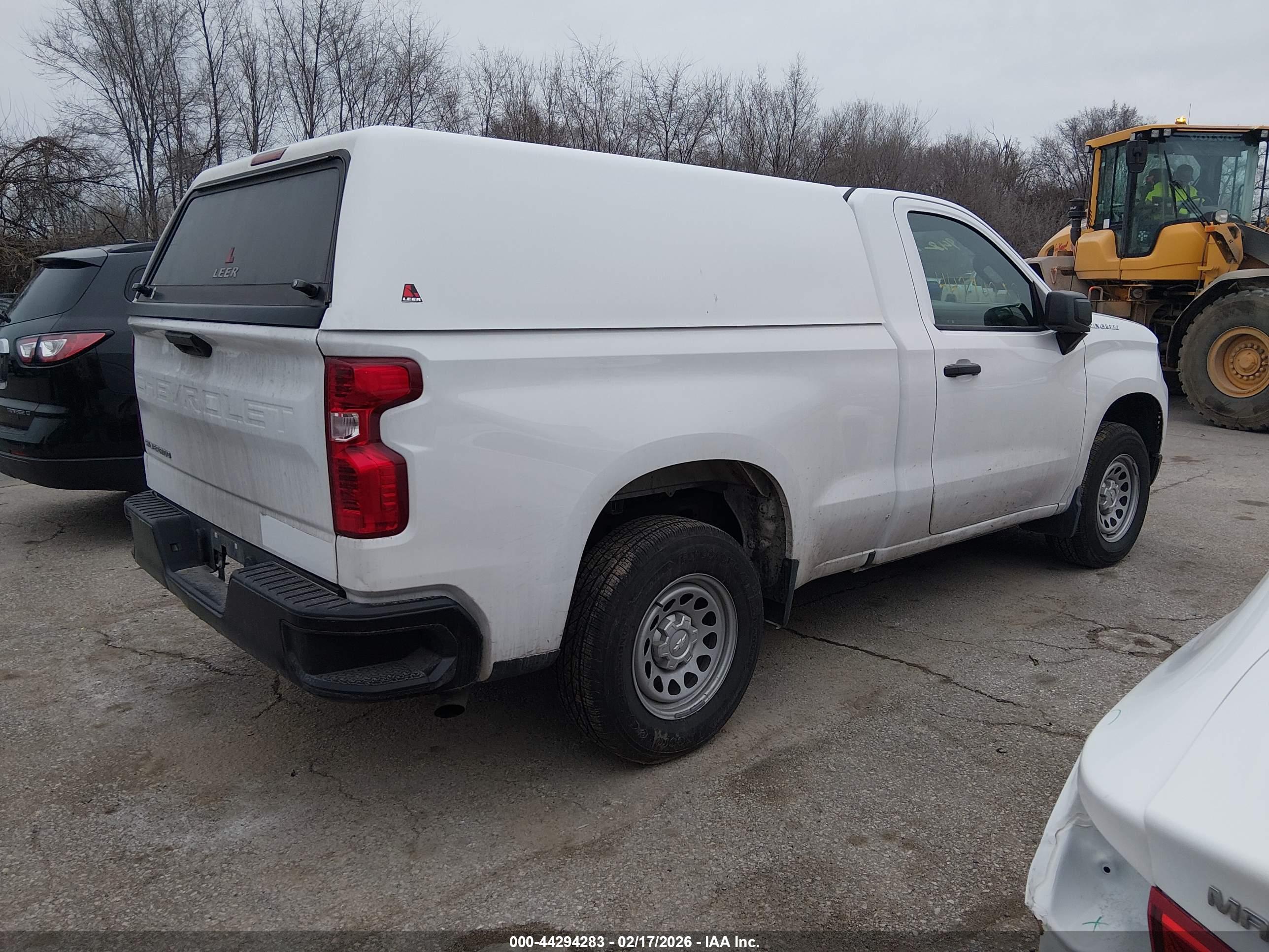 CHEVROLET SILVERADO image 4