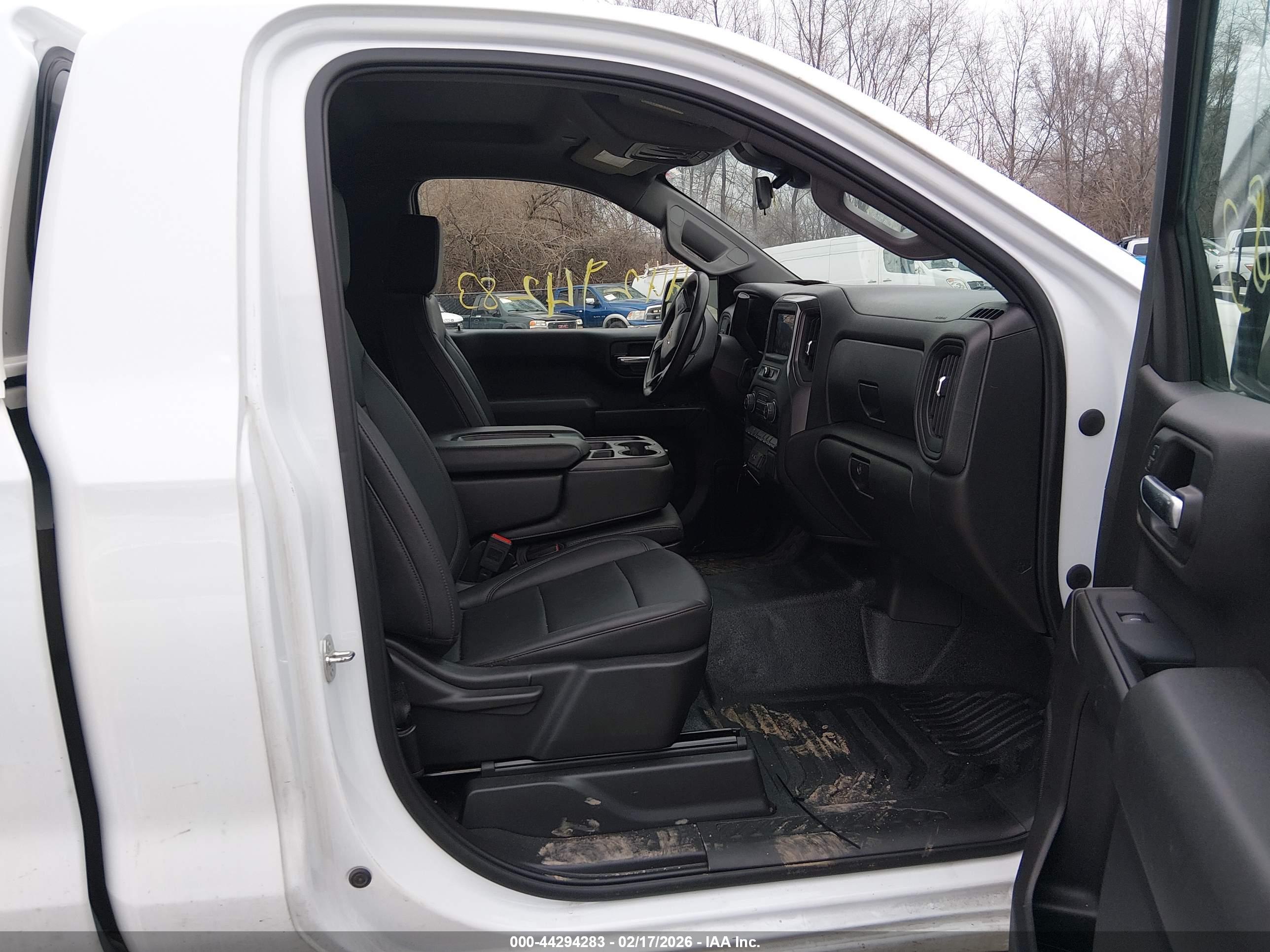 CHEVROLET SILVERADO image 5