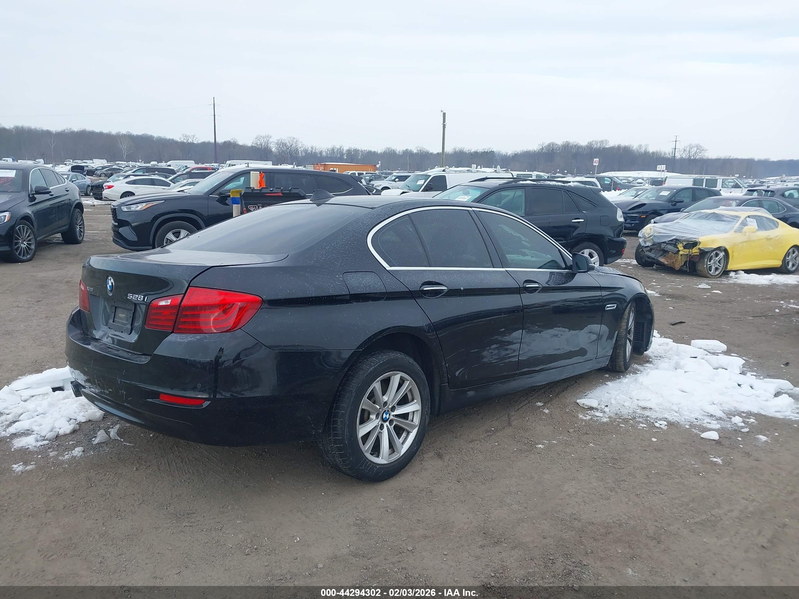 BMW 528I image 4