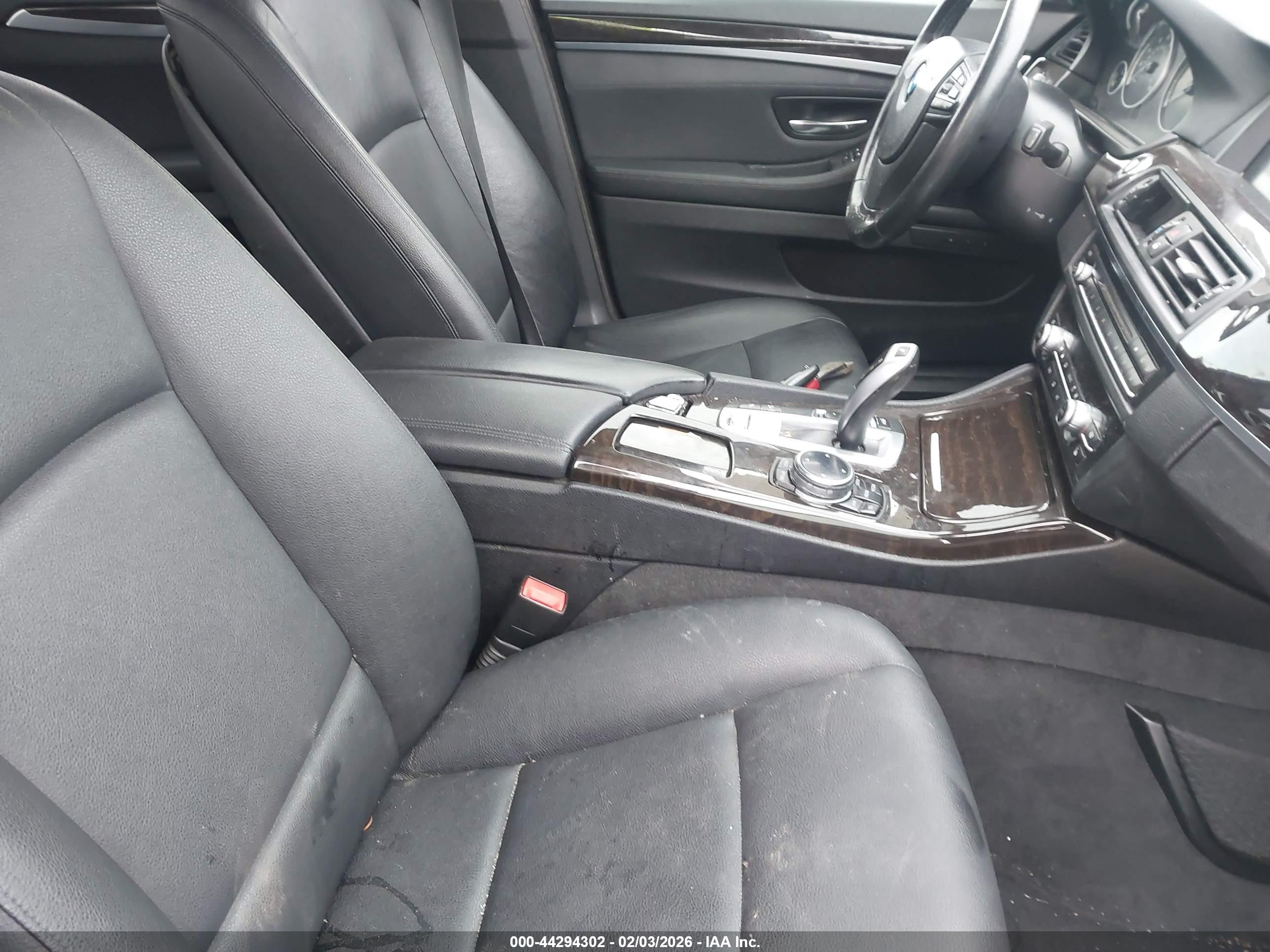BMW 528I image 5
