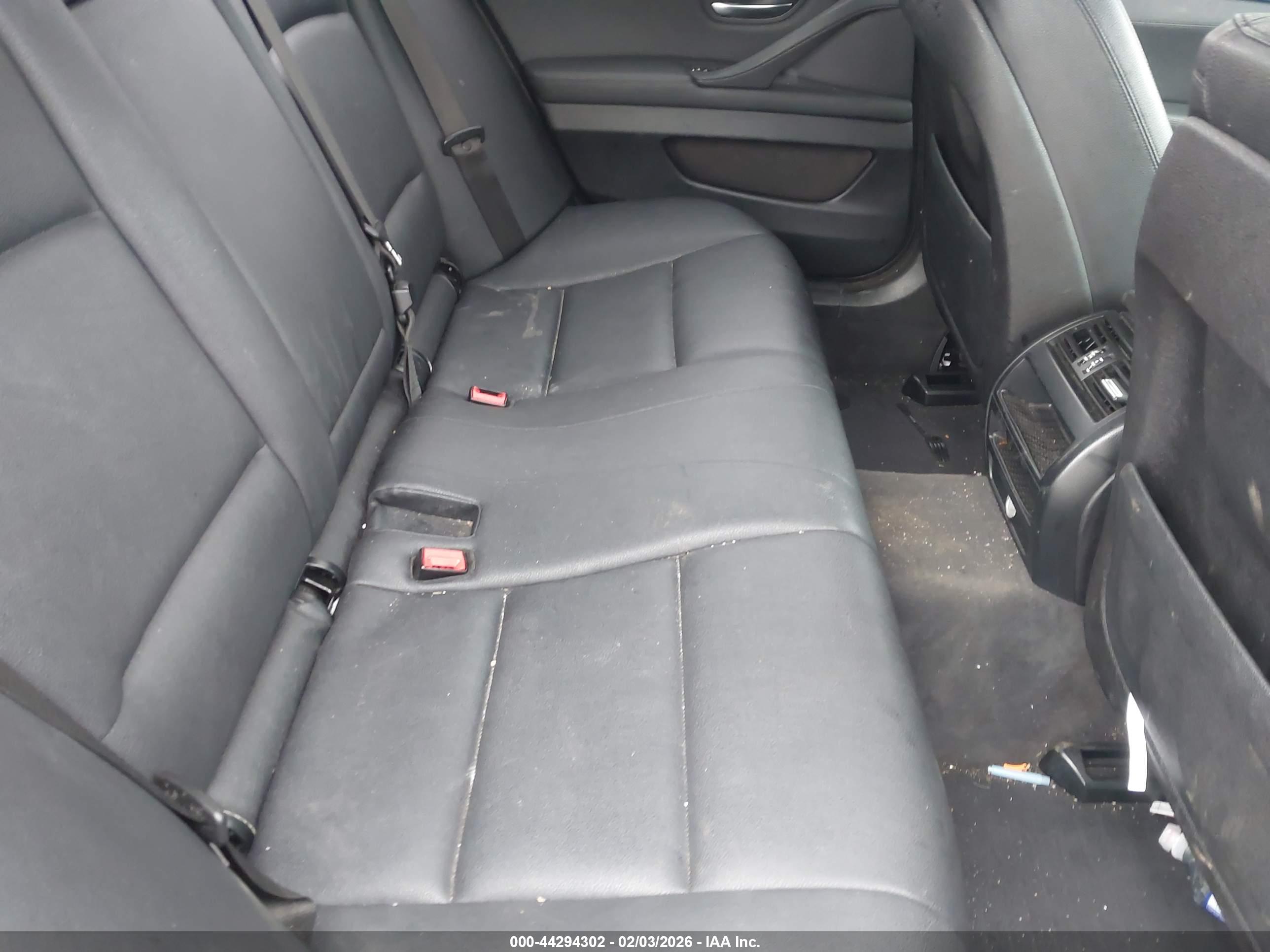 BMW 528I image 8