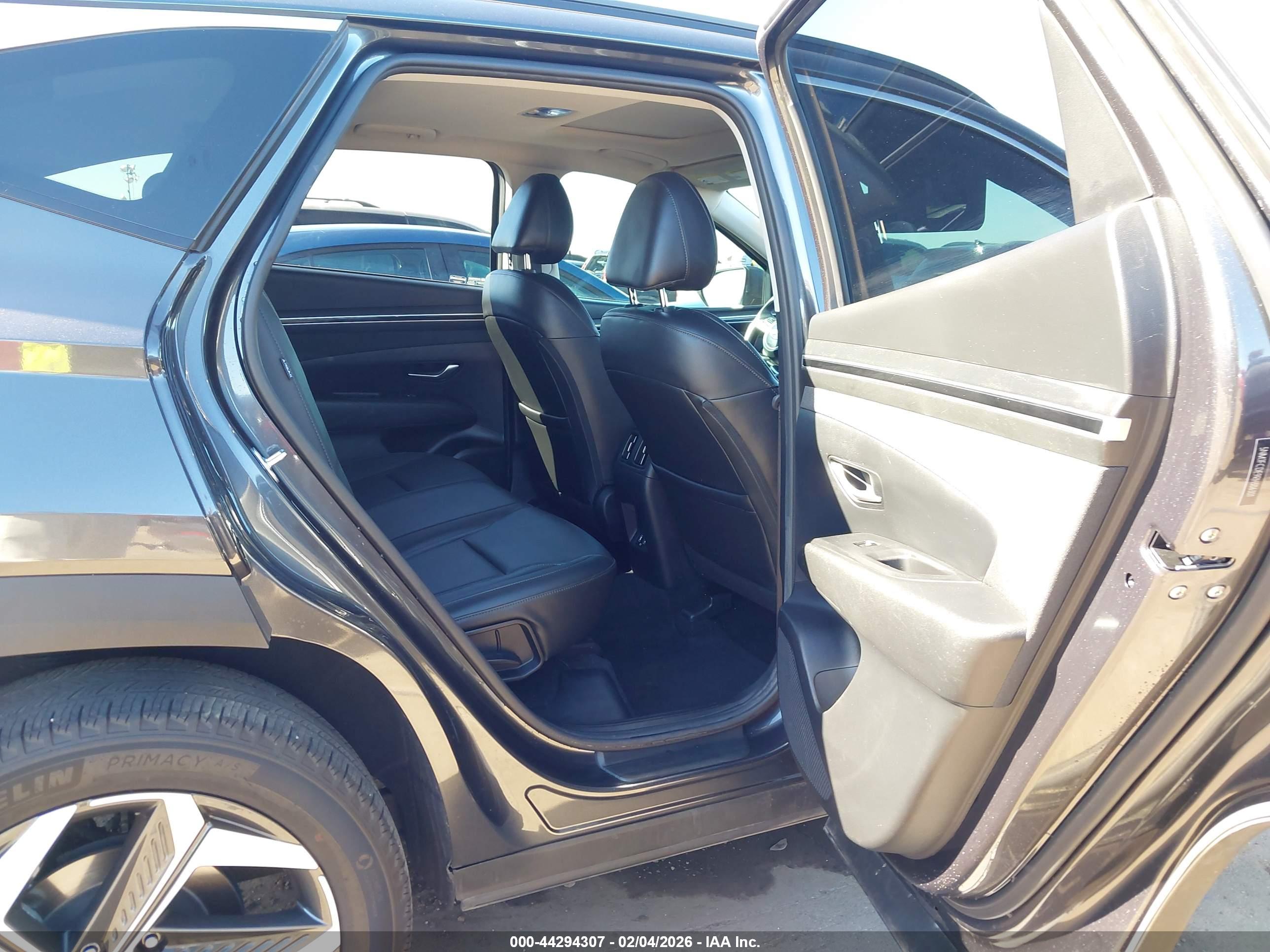 HYUNDAI TUCSON image 8
