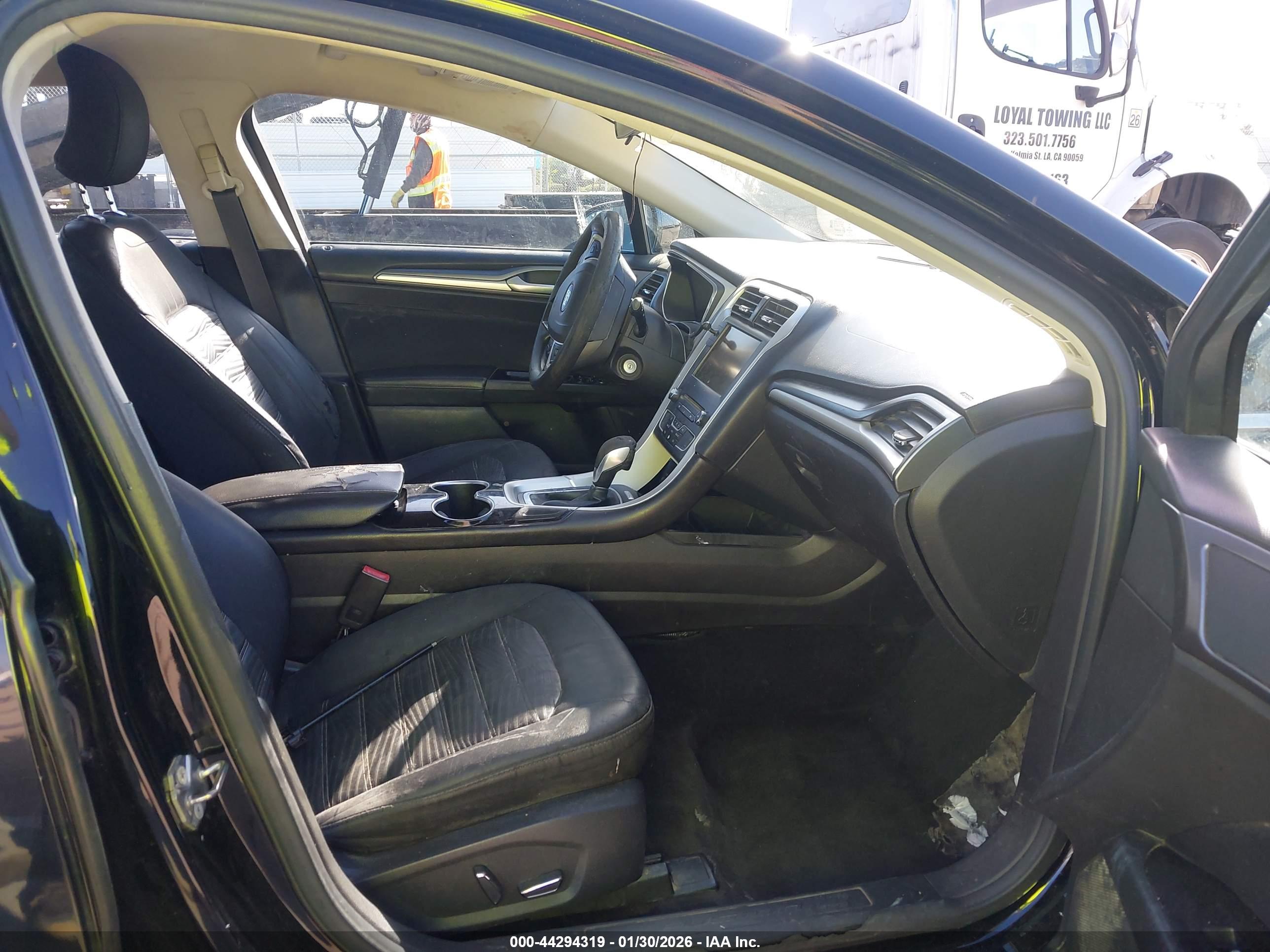 FORD FUSION image 5