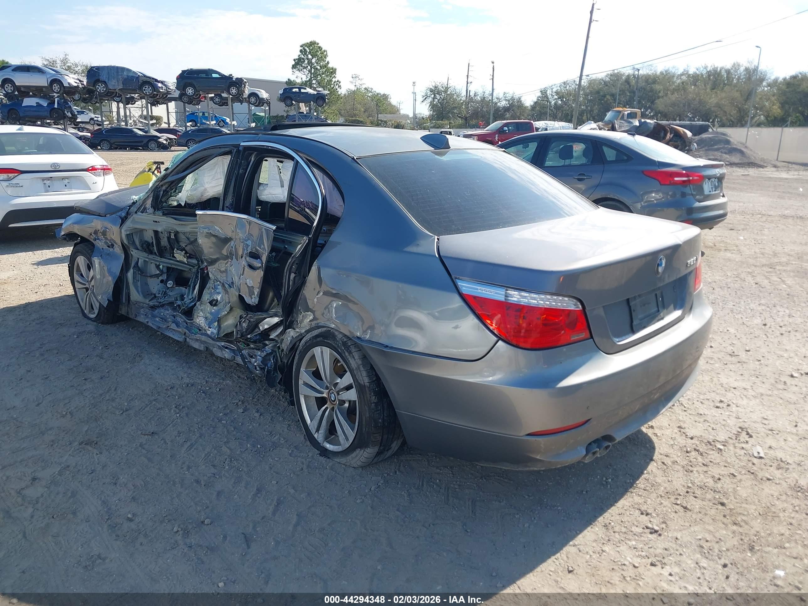 BMW 528I image 3