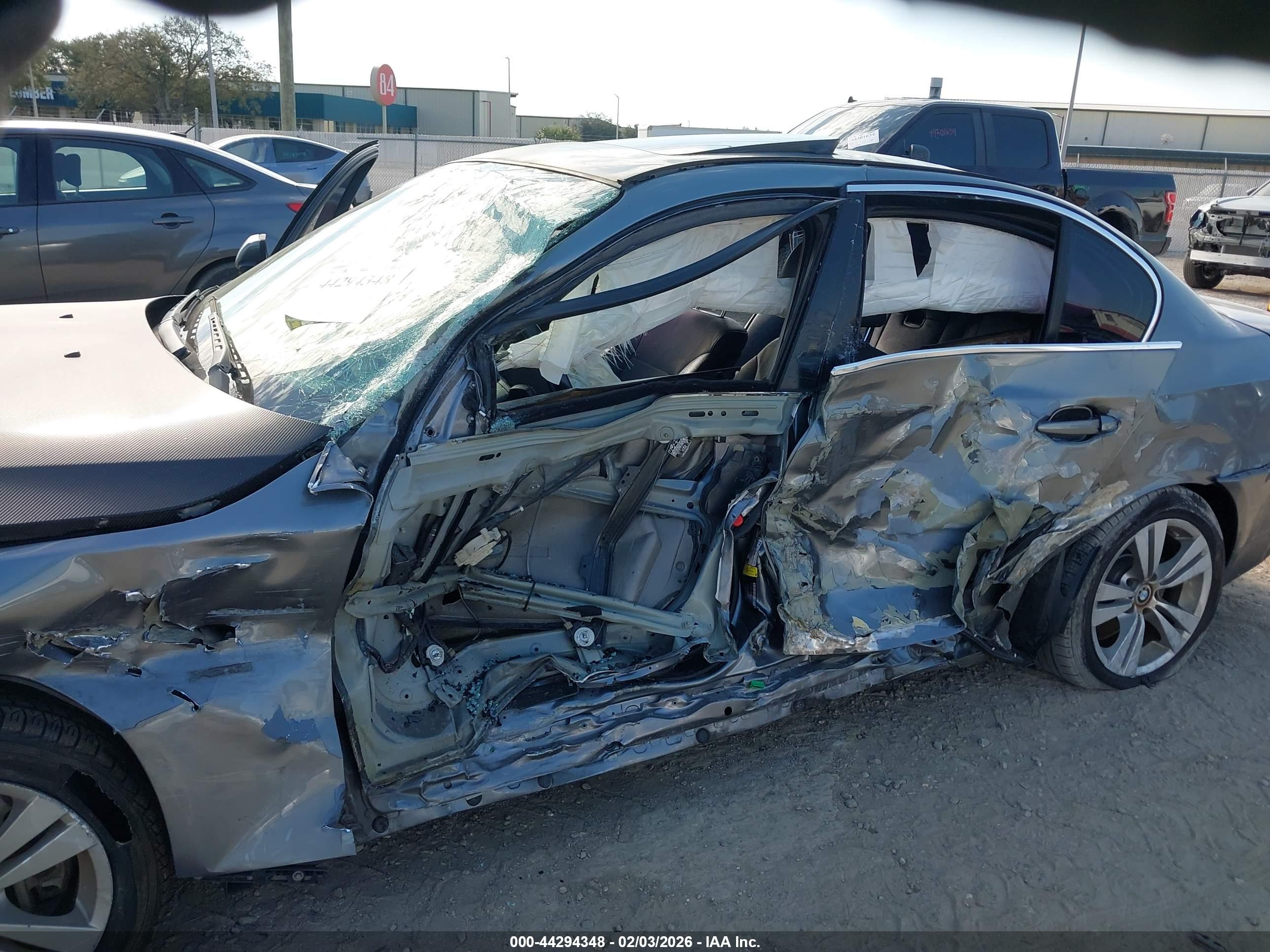 BMW 528I image 6
