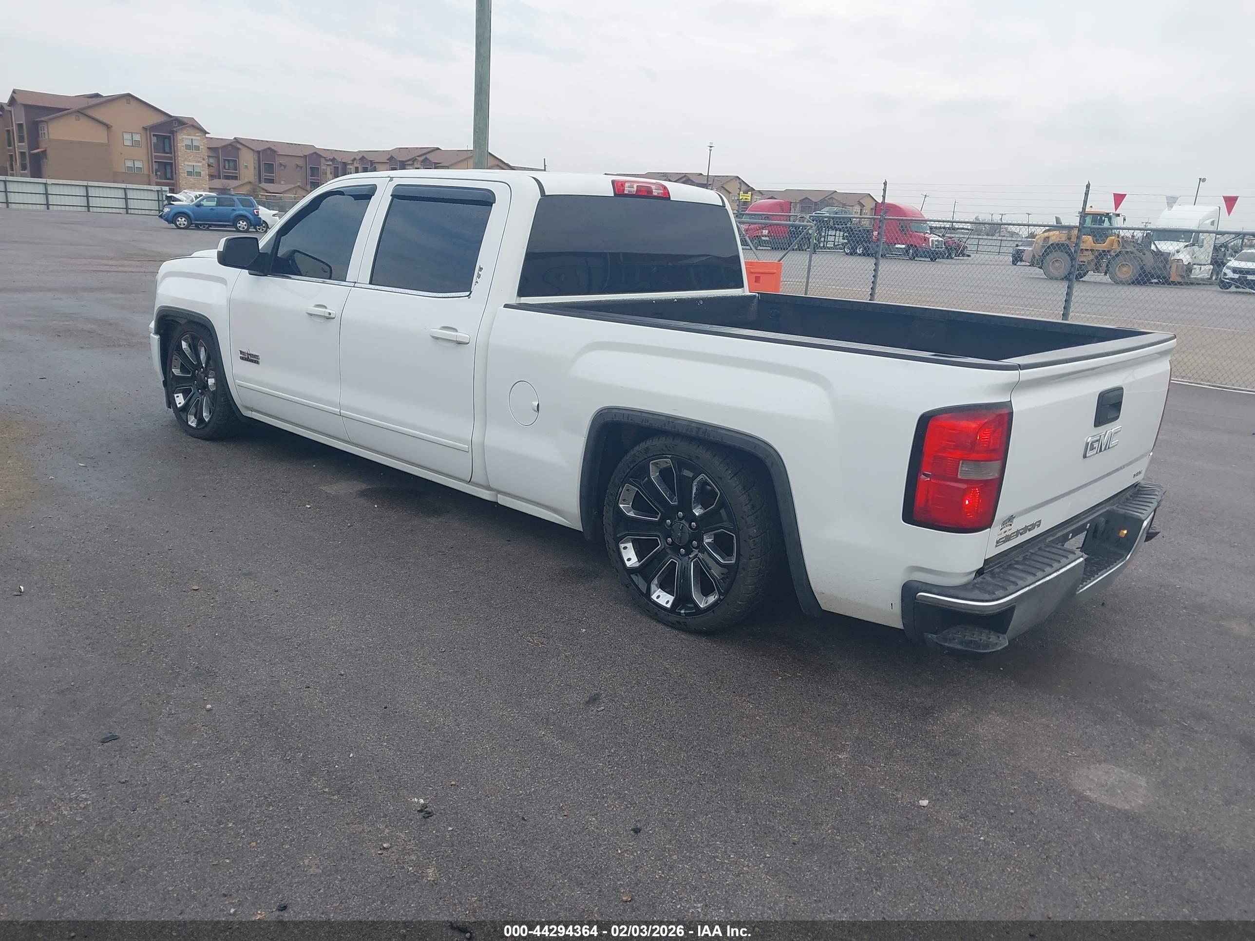 GMC SIERRA image 3