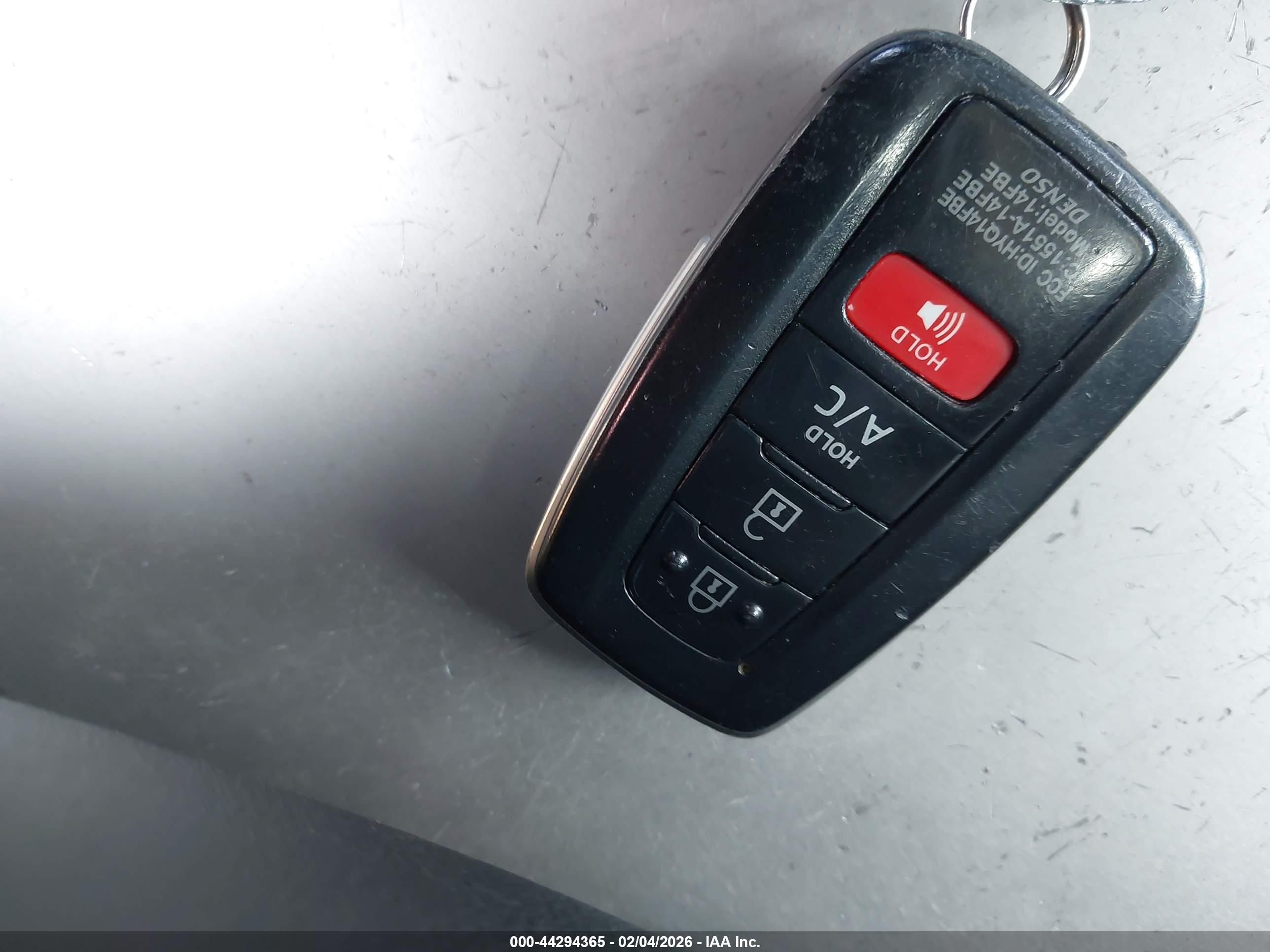 TOYOTA PRIUS image 11