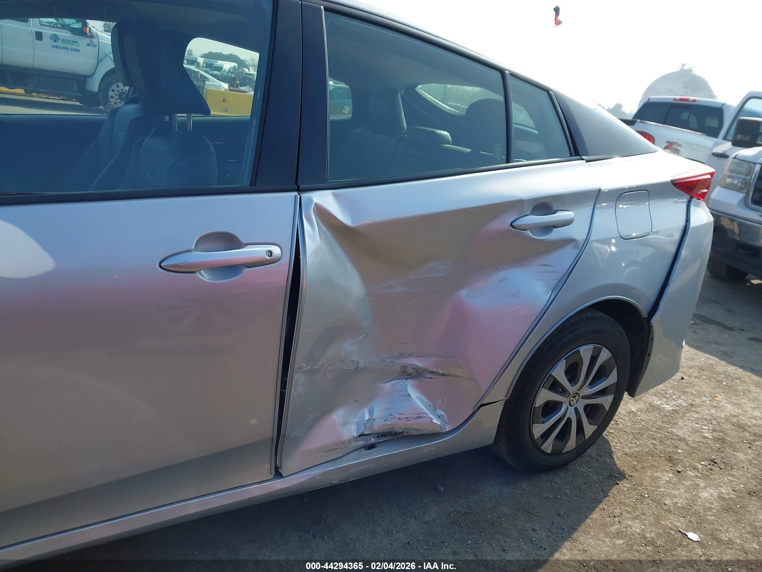 TOYOTA PRIUS image 6