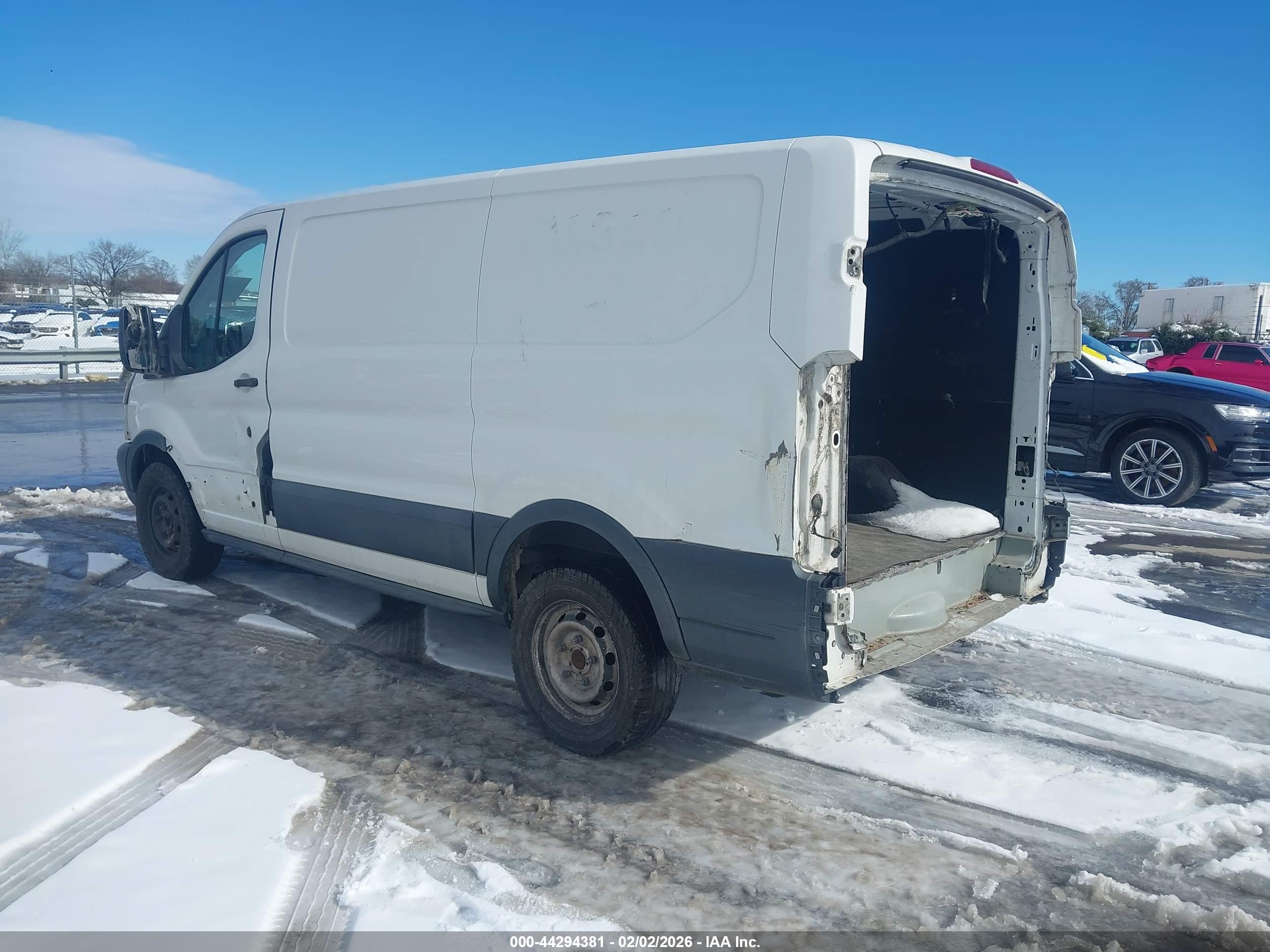 FORD TRANSIT-150 image 3