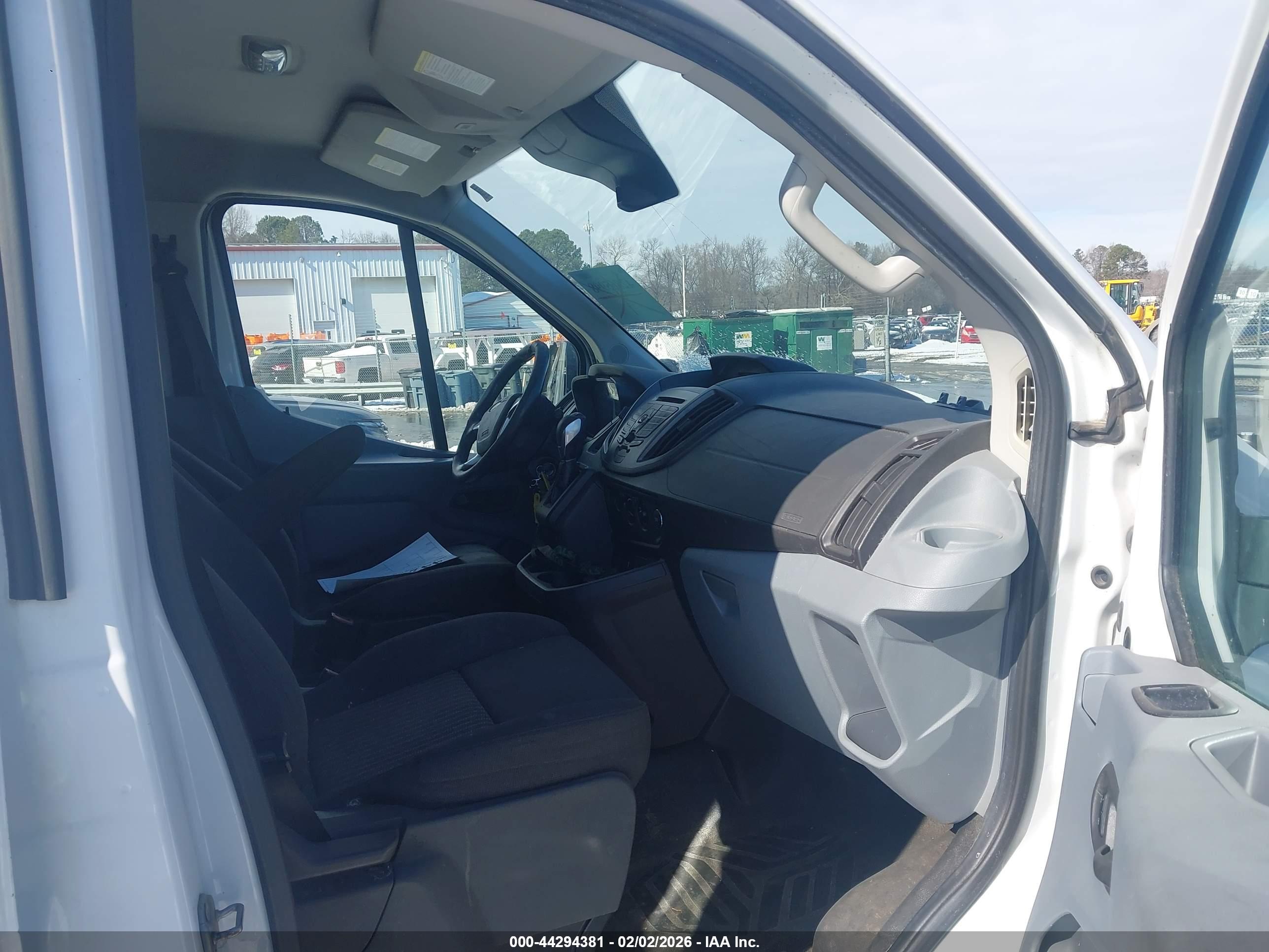 FORD TRANSIT-150 image 5
