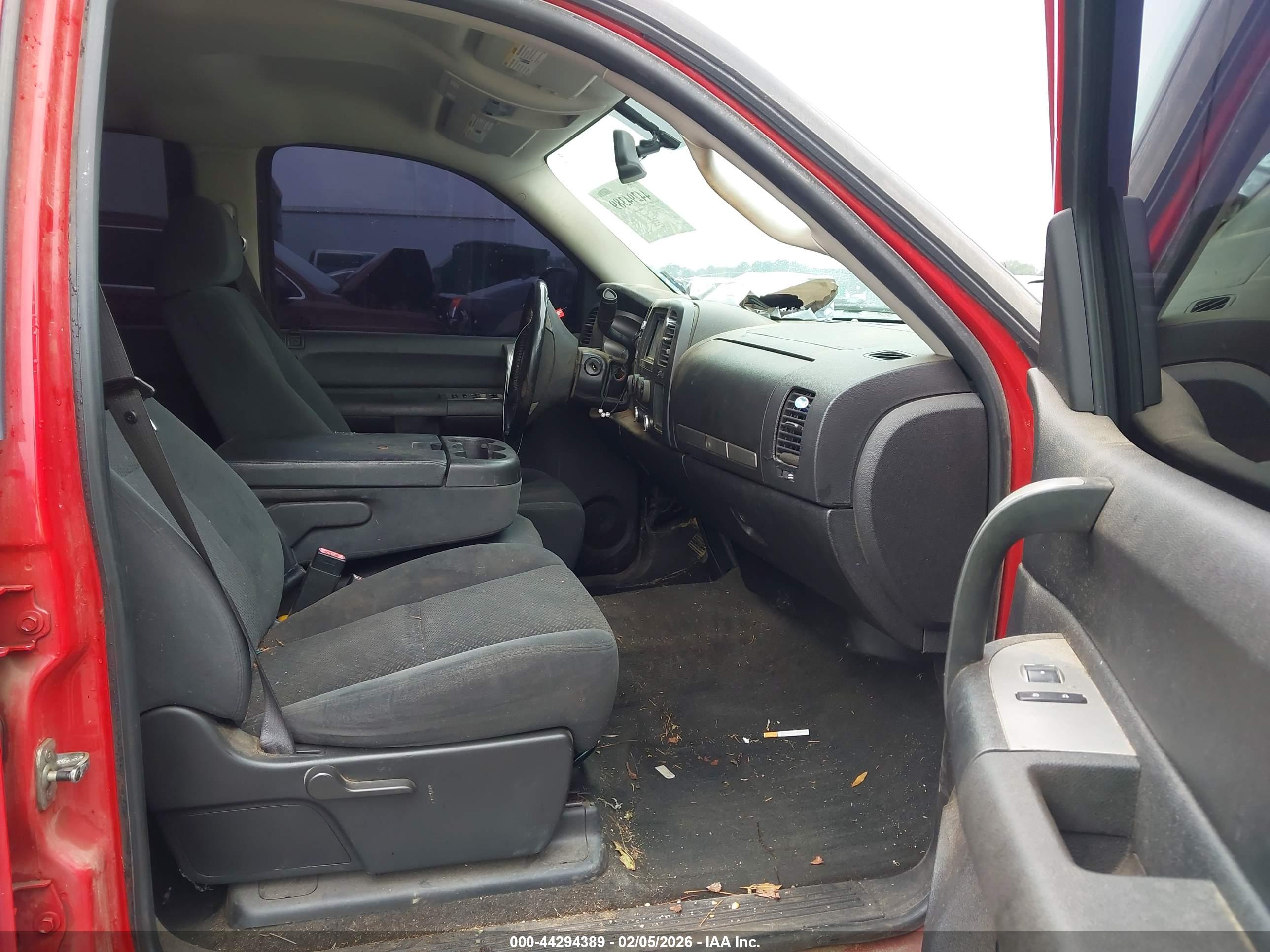 CHEVROLET SILVERADO image 5