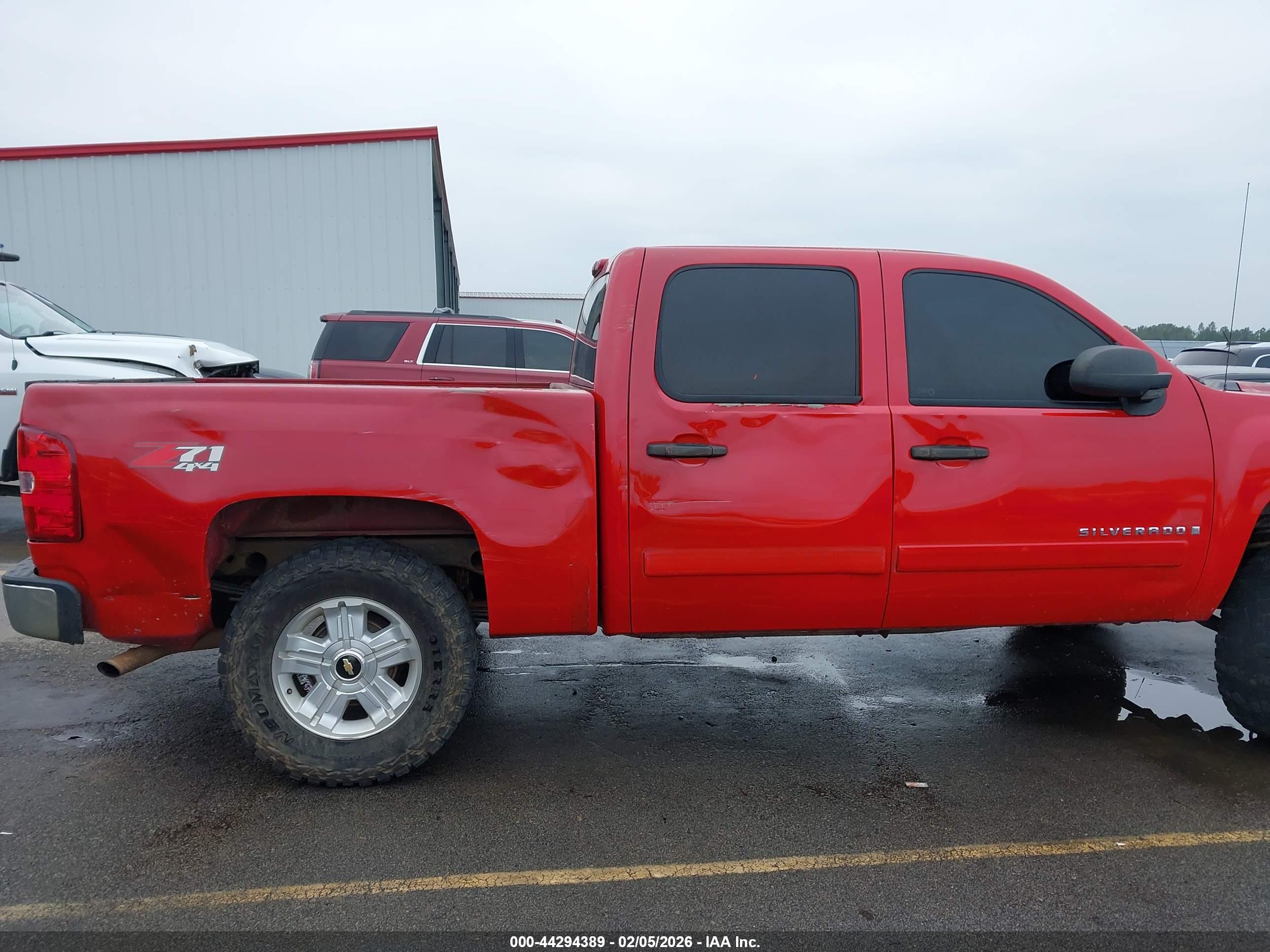CHEVROLET SILVERADO image 6