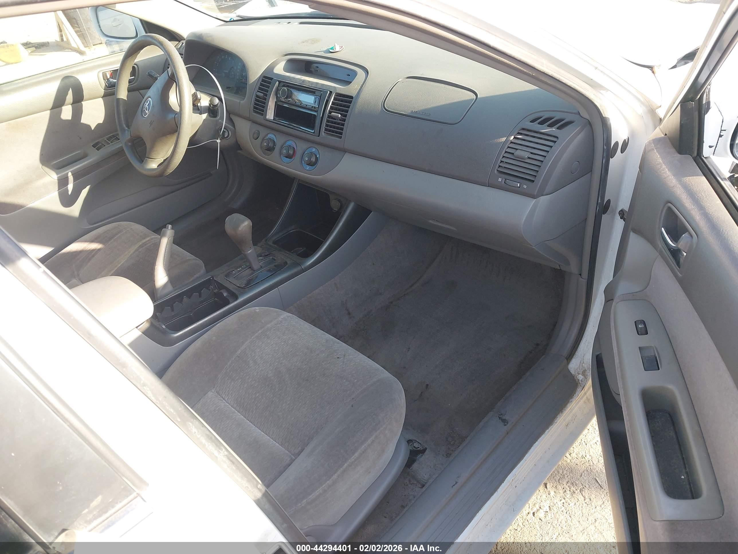 TOYOTA CAMRY image 5