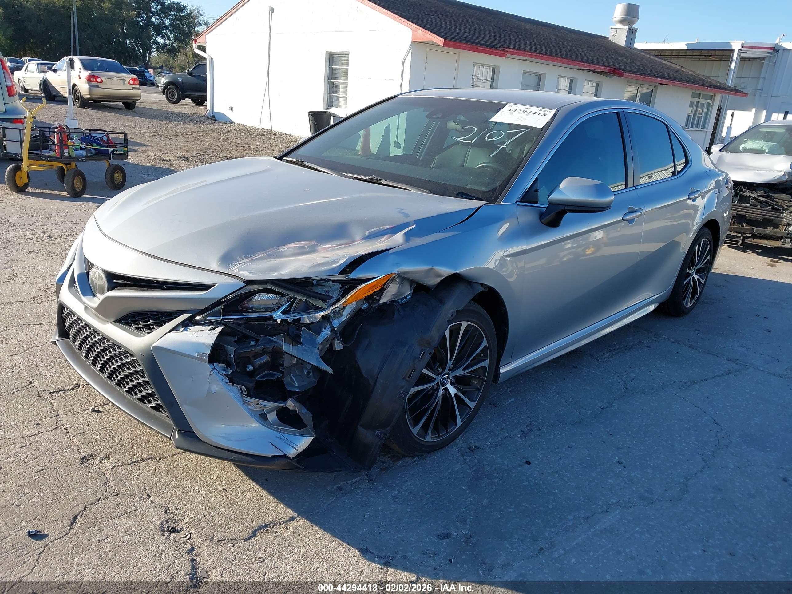 TOYOTA CAMRY image 2