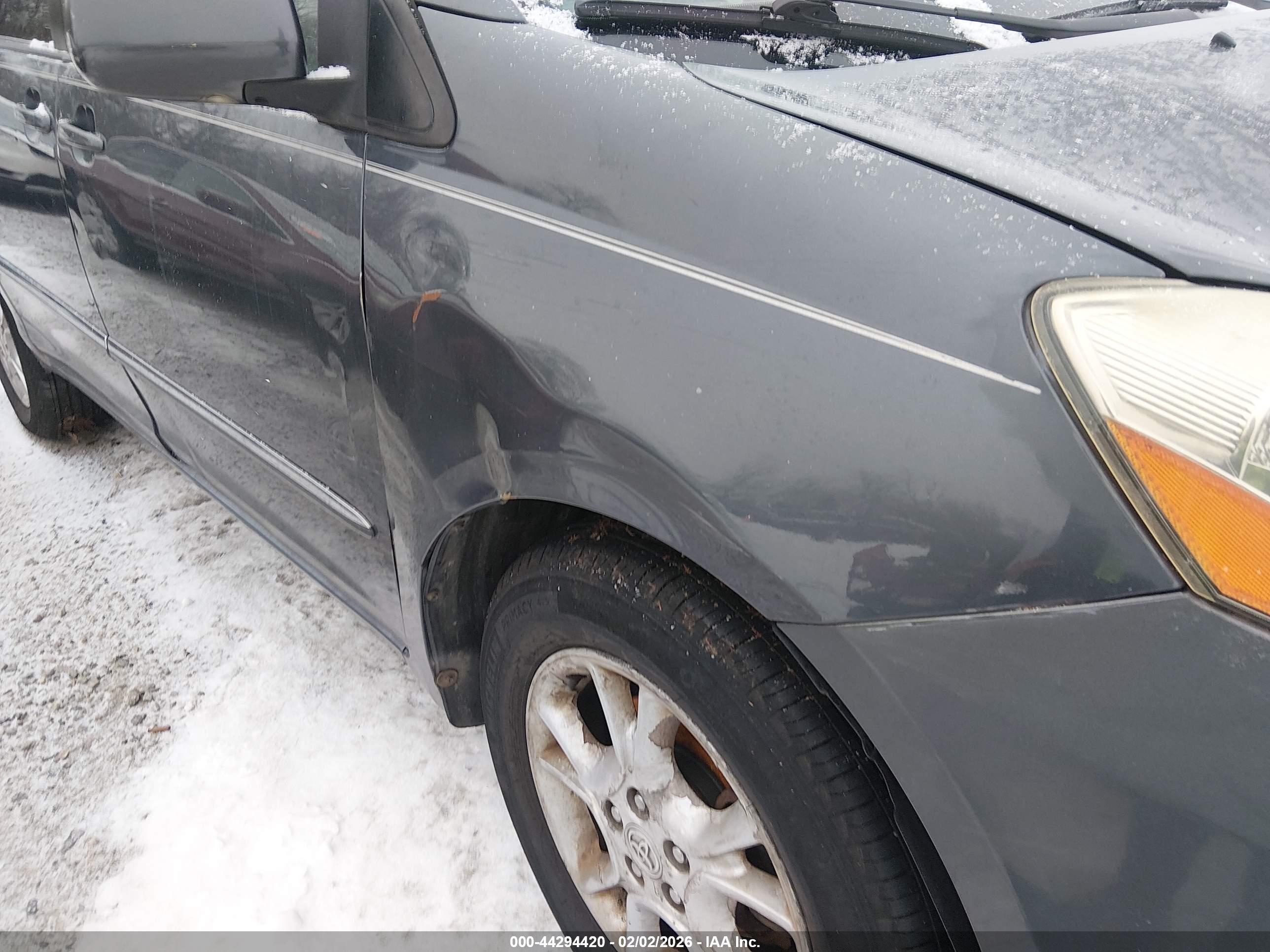 TOYOTA SIENNA image 6