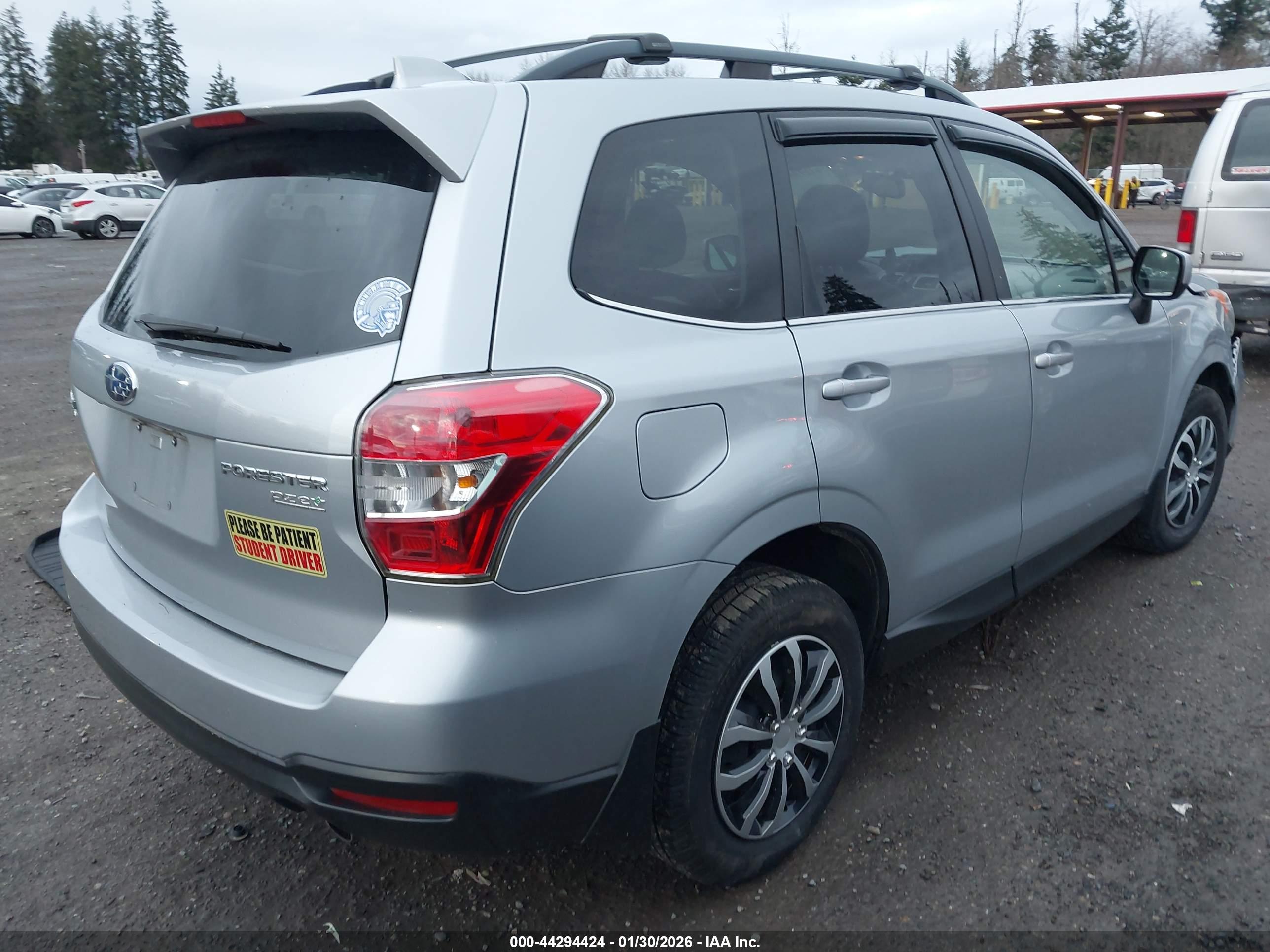 SUBARU FORESTER image 4