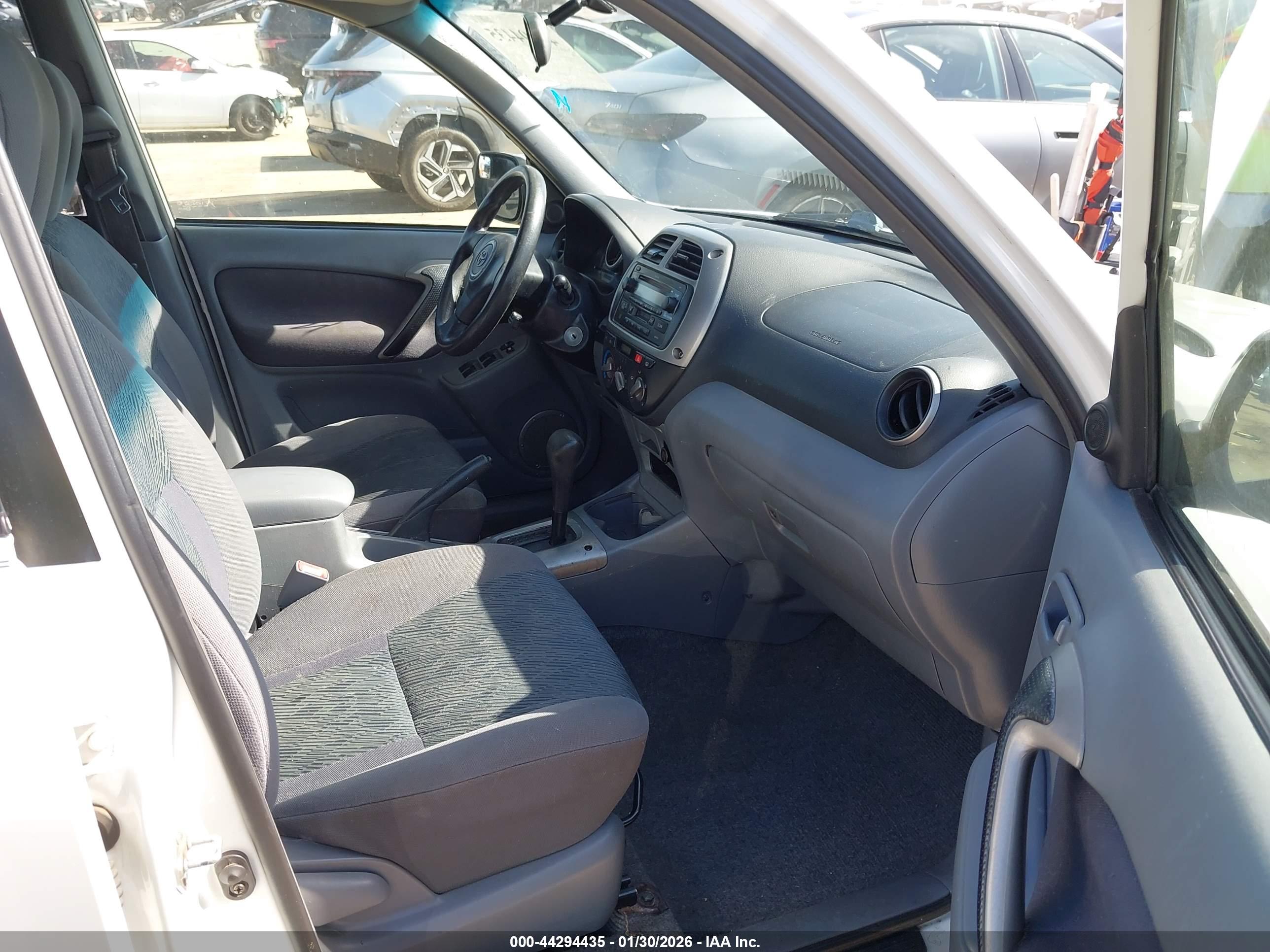 TOYOTA RAV4 image 5