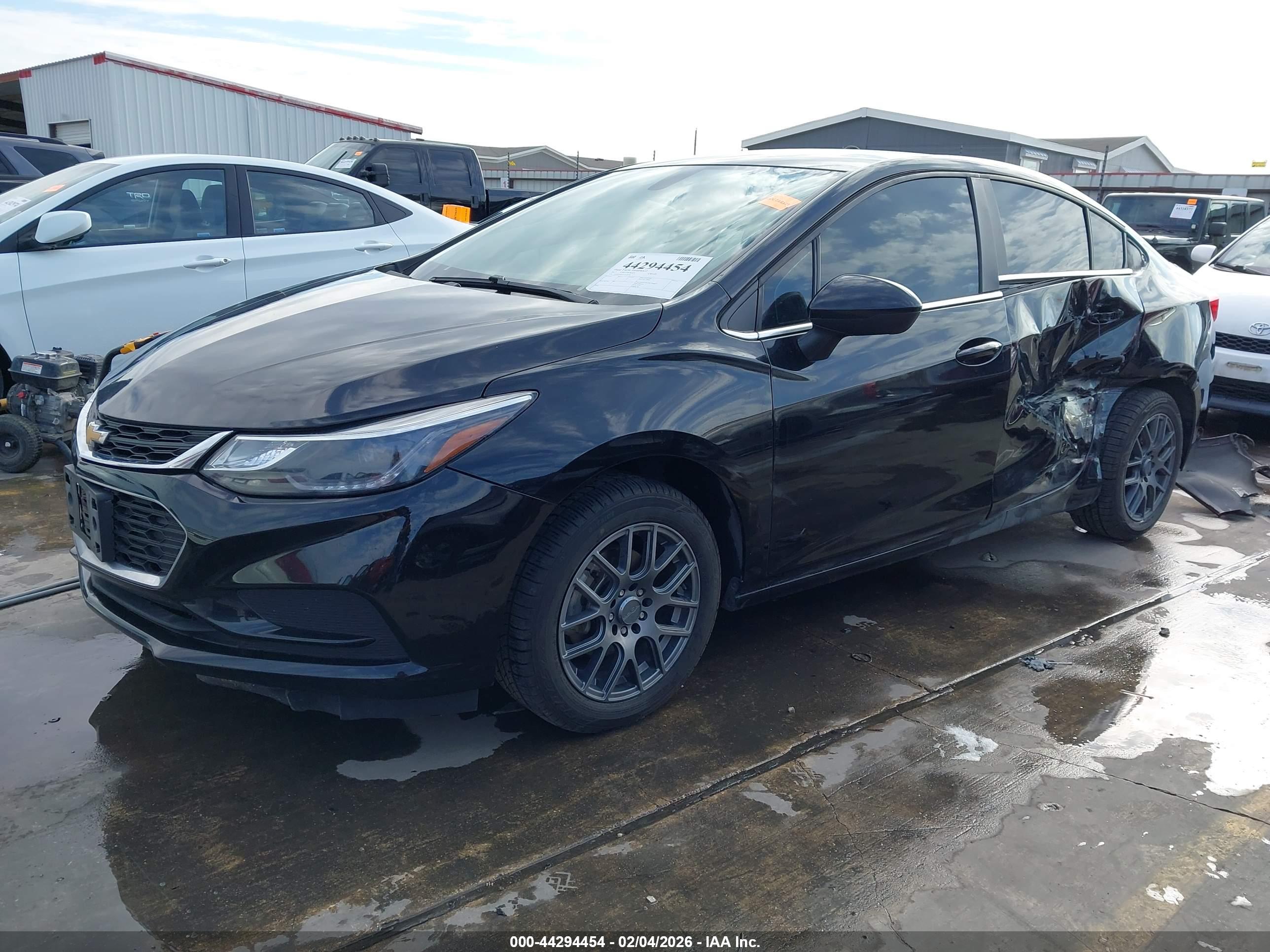 CHEVROLET CRUZE image 2