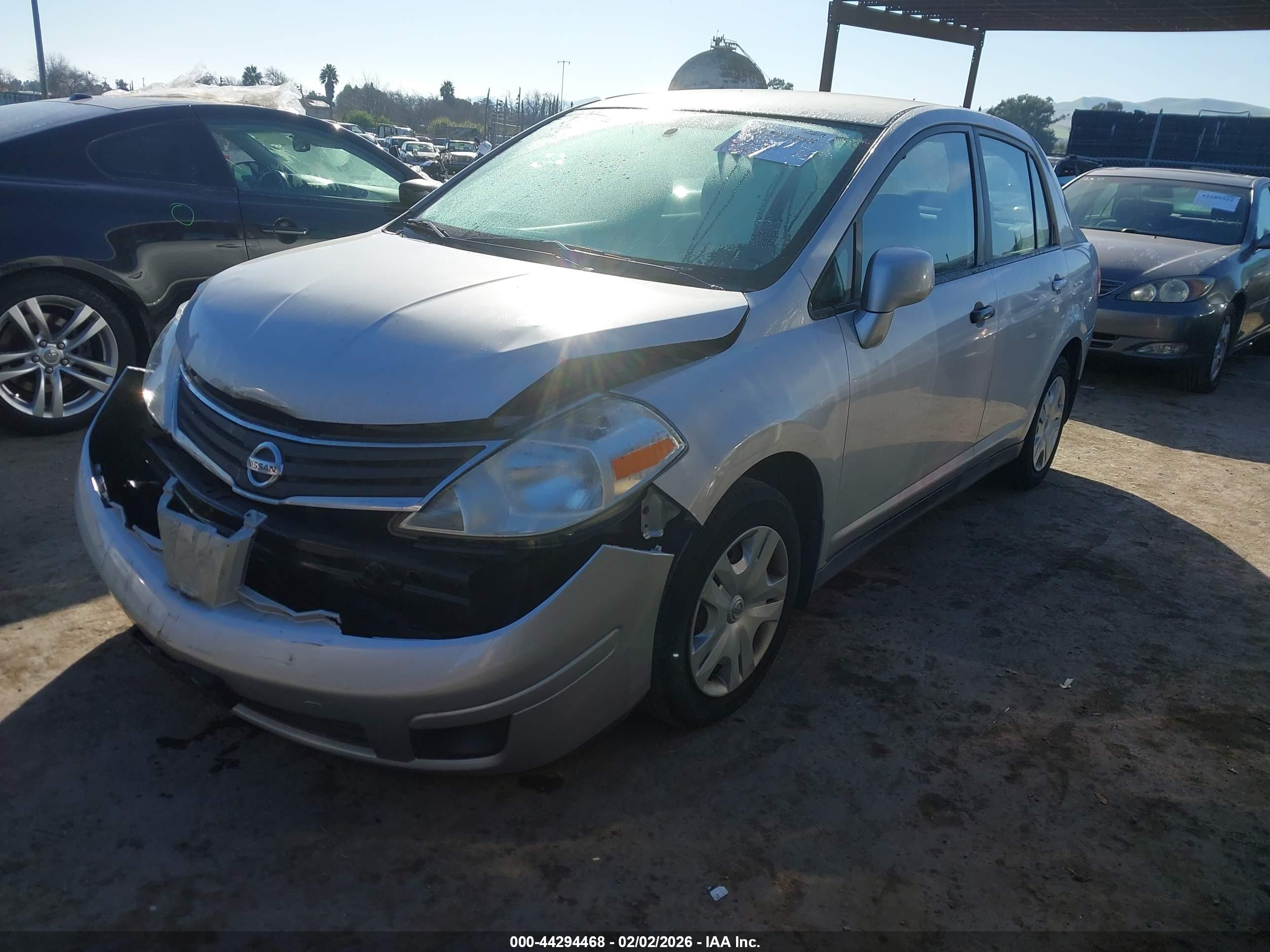 NISSAN VERSA image 2