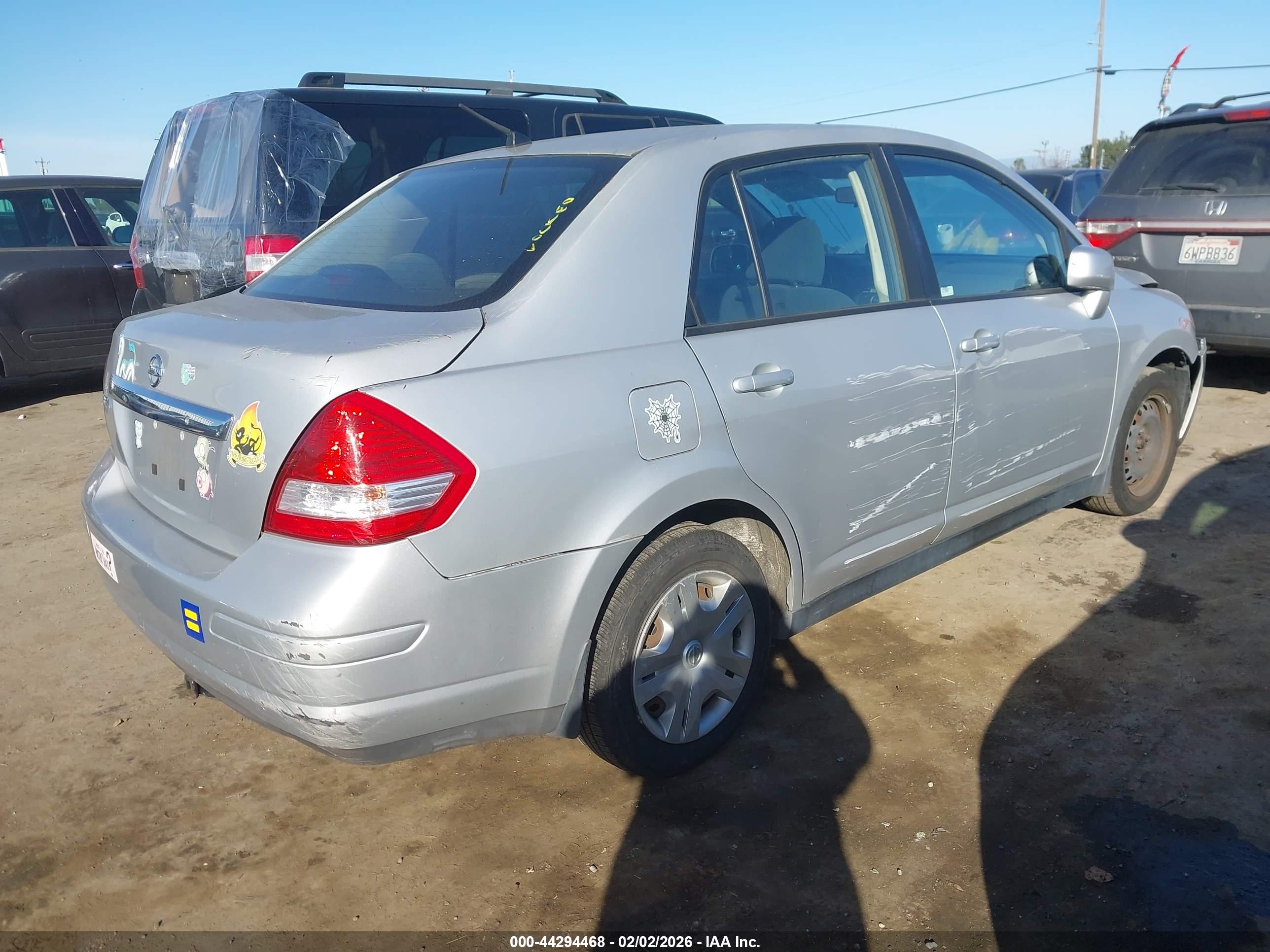 NISSAN VERSA image 4