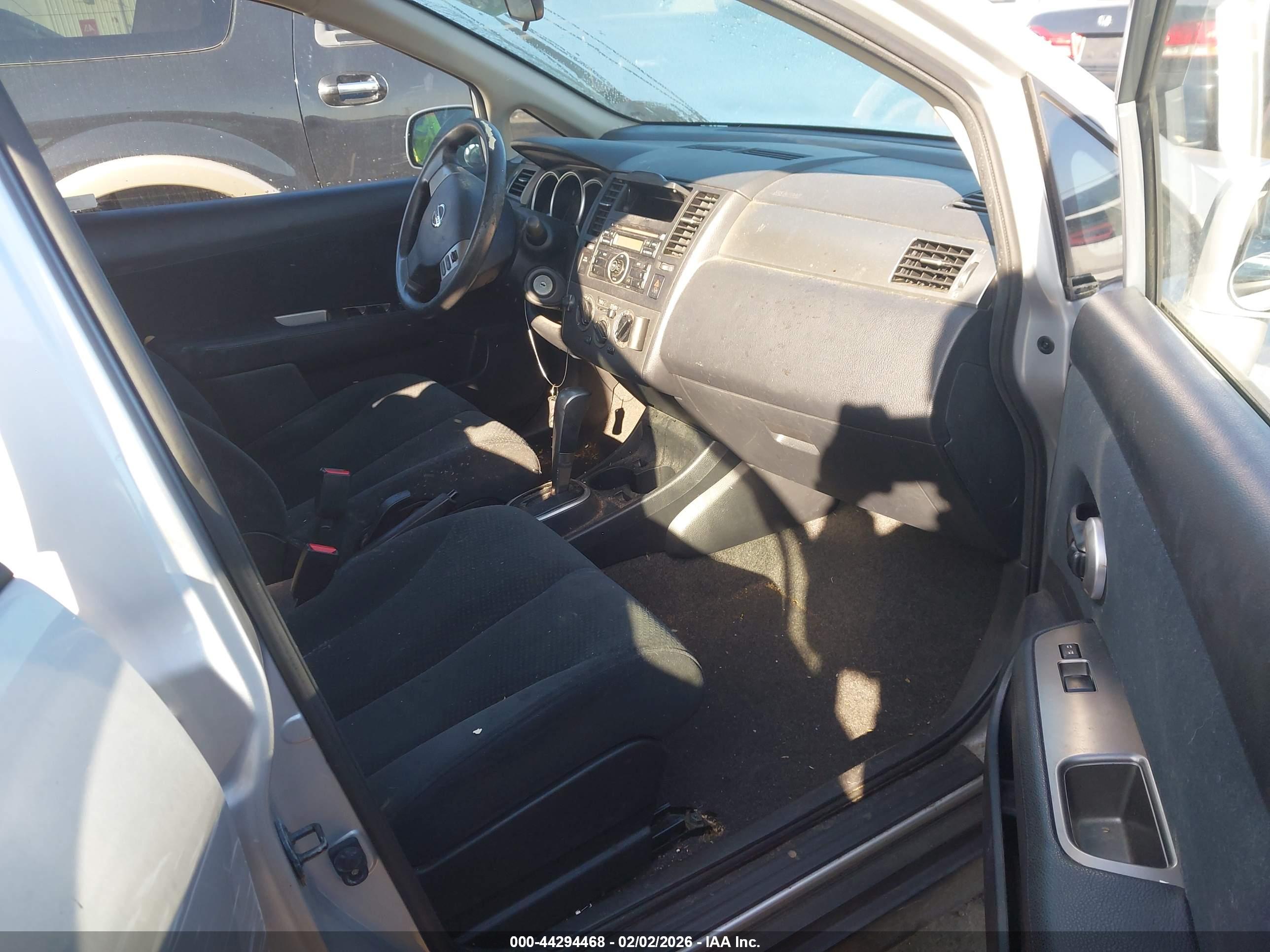 NISSAN VERSA image 5