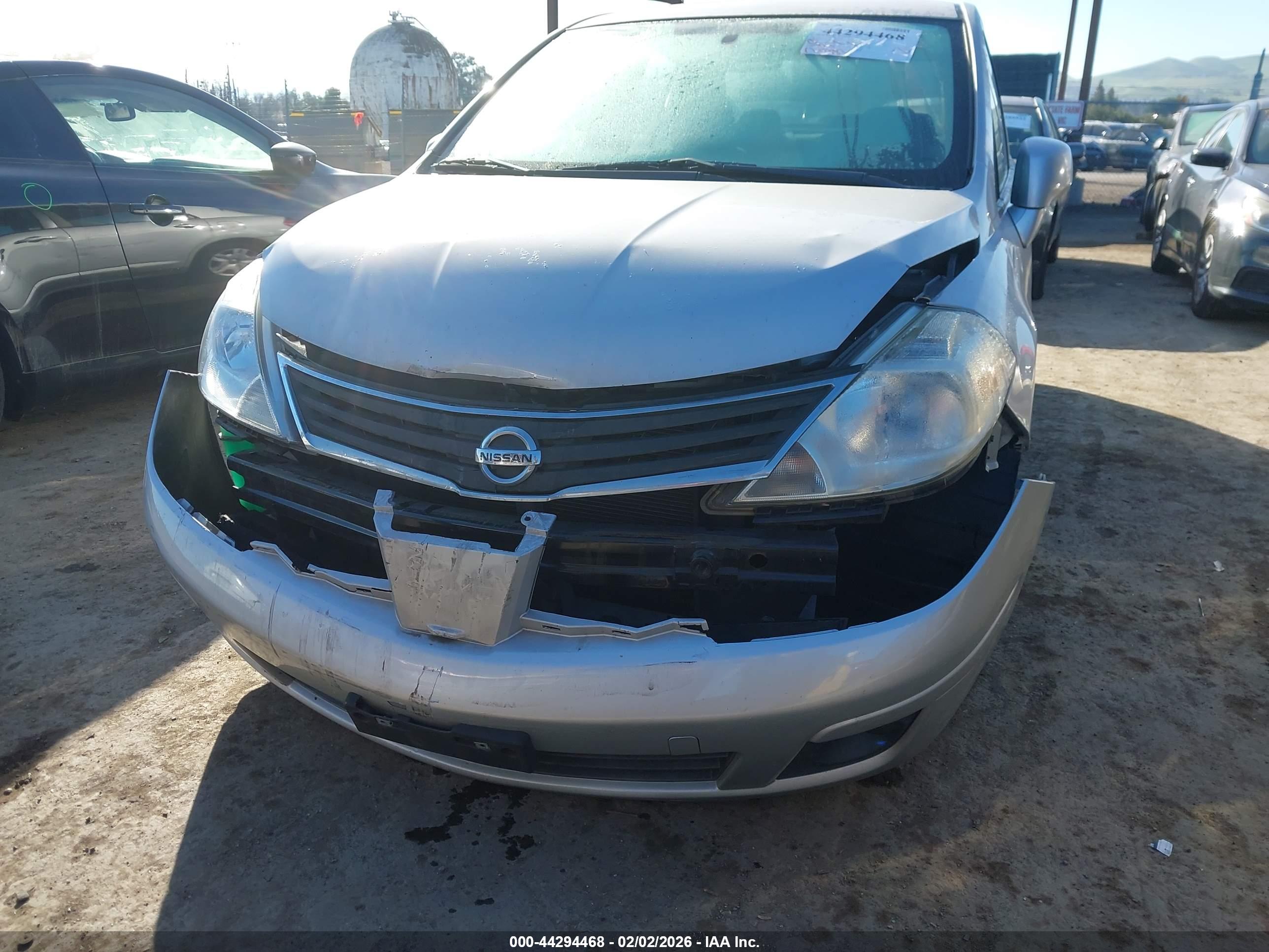 NISSAN VERSA image 6