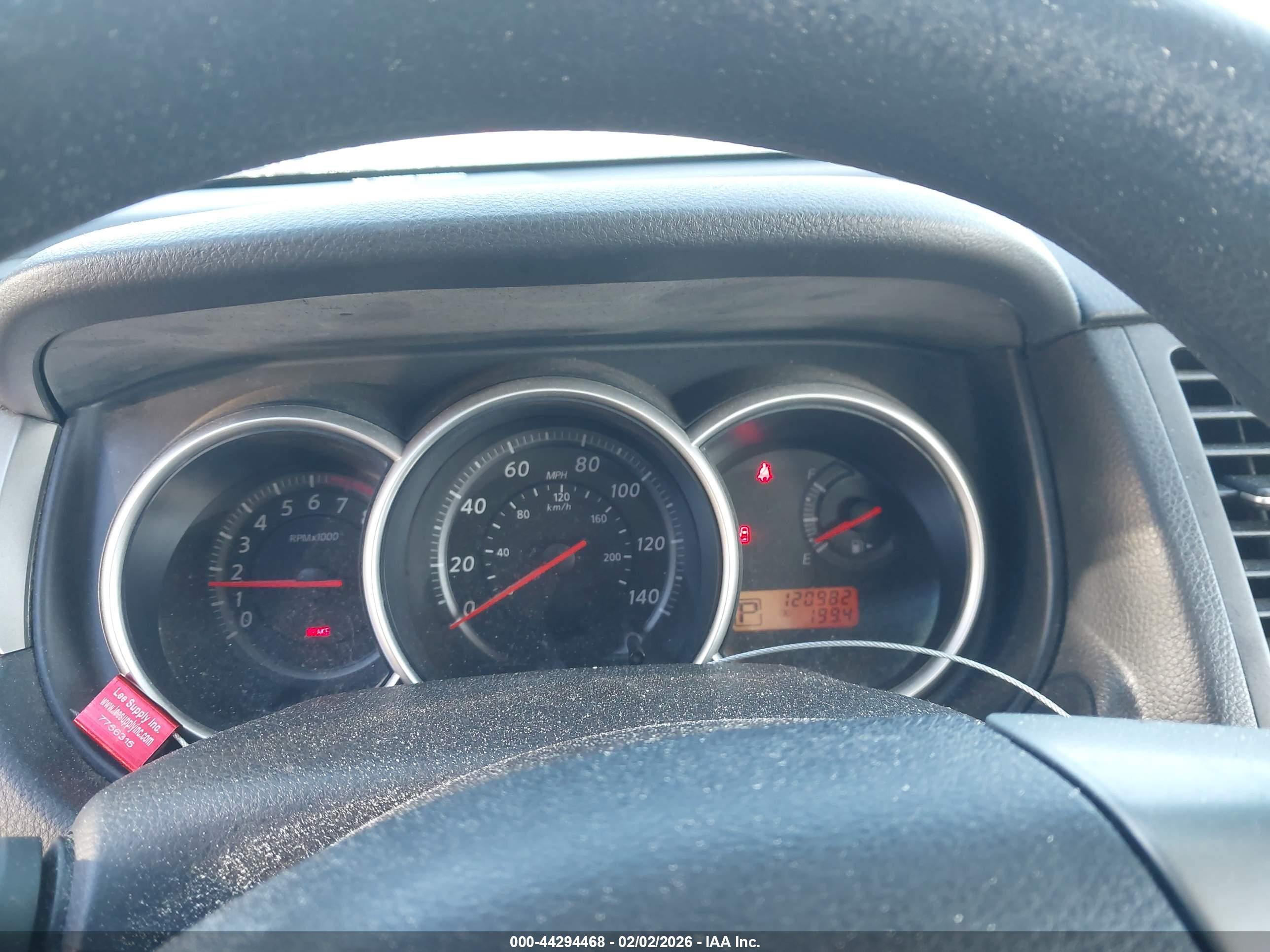 NISSAN VERSA image 7