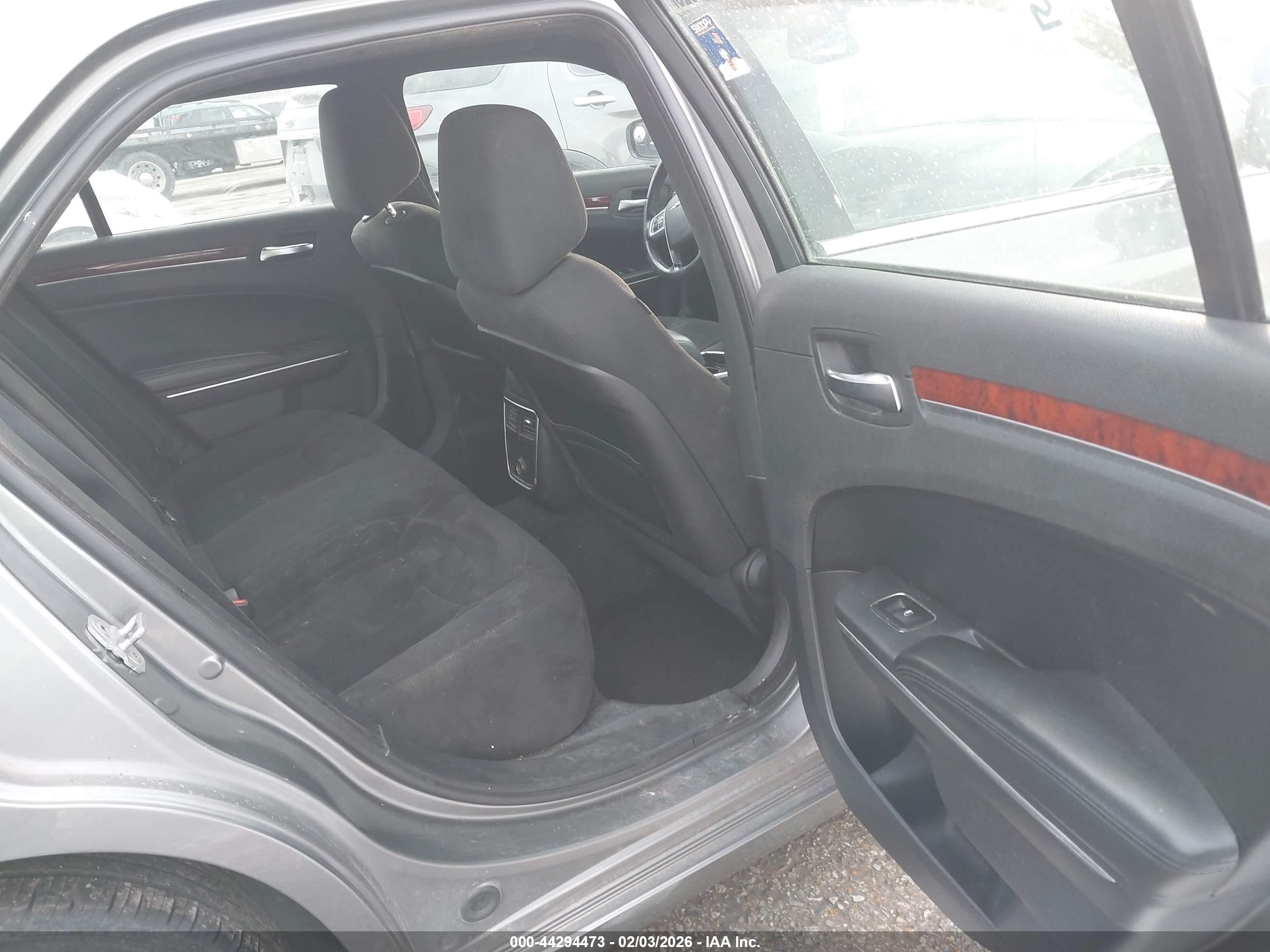 CHRYSLER 300 image 8