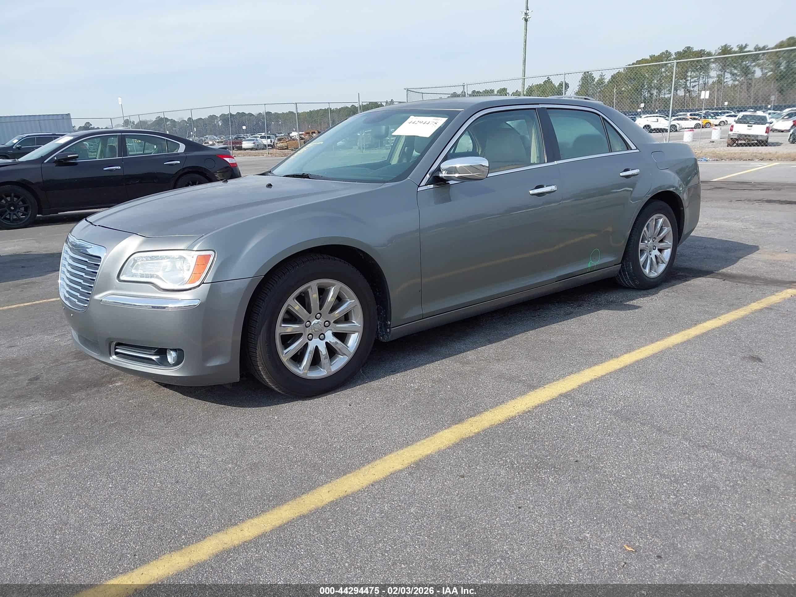 CHRYSLER 300 image 2