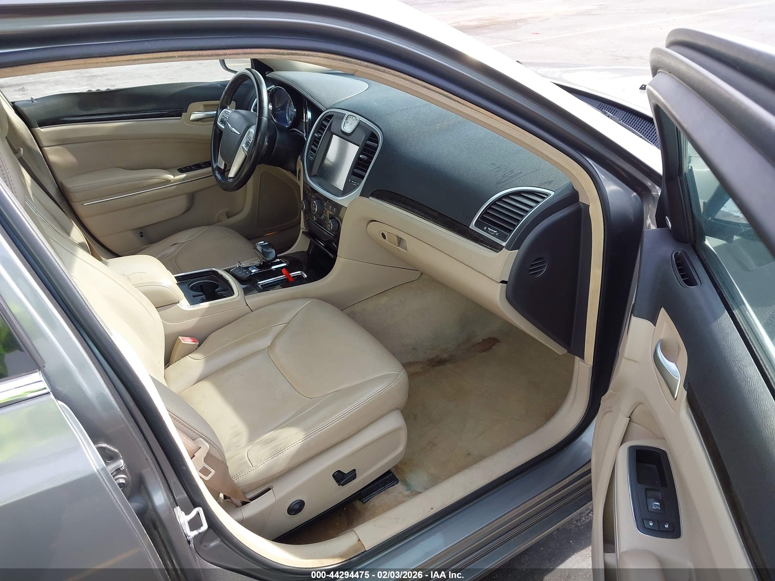 CHRYSLER 300 image 5