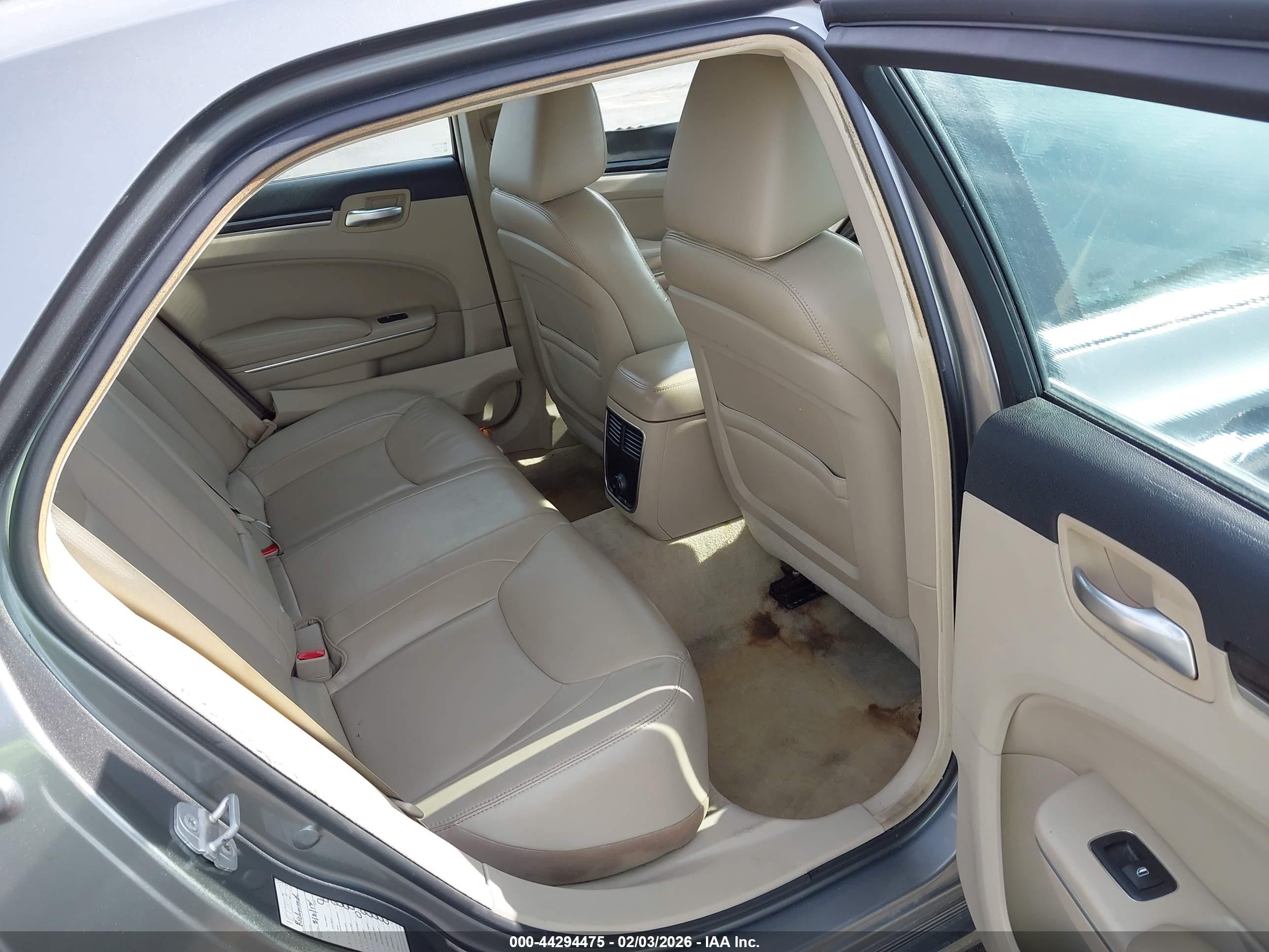 CHRYSLER 300 image 8