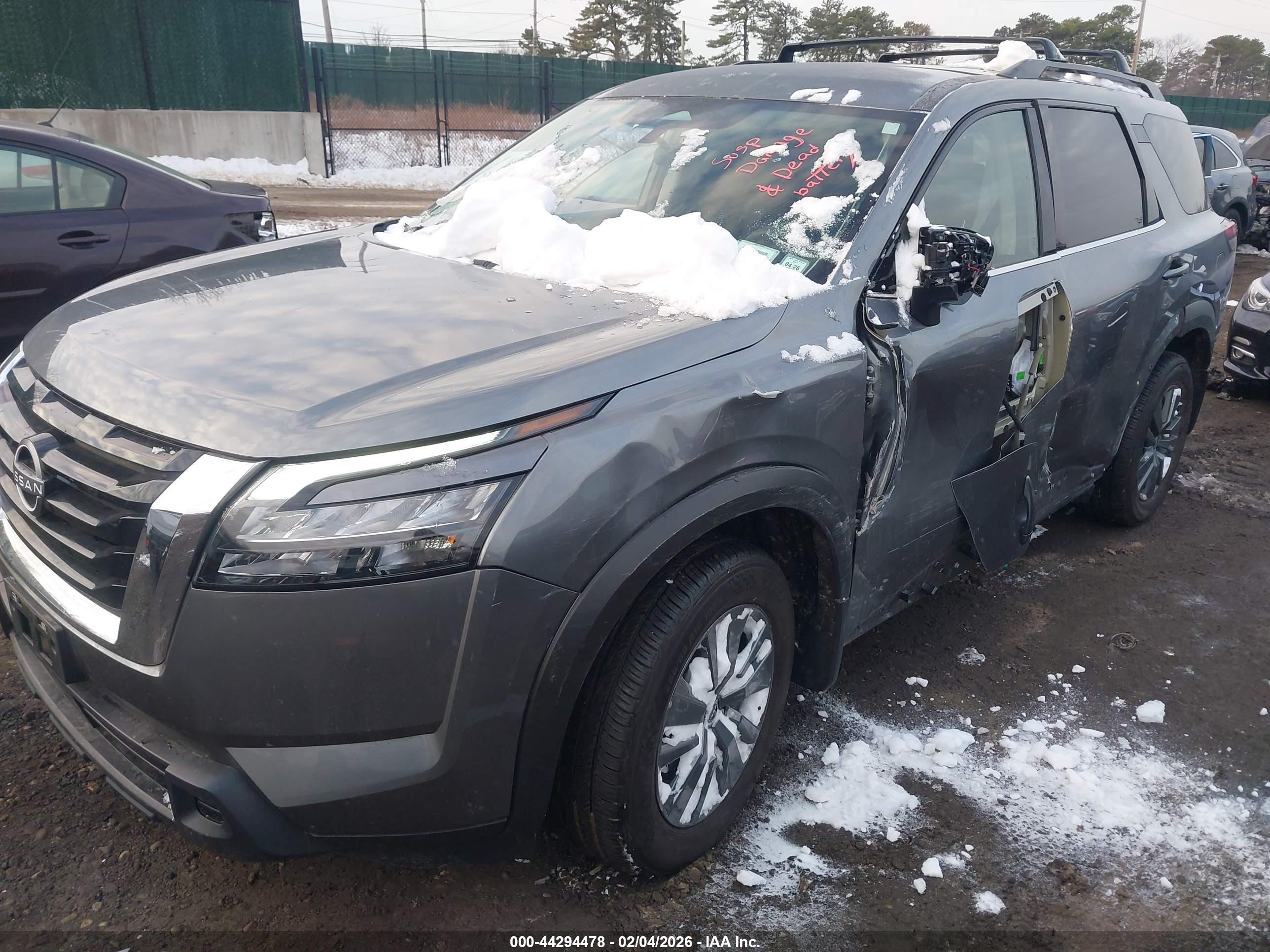 NISSAN PATHFINDER image 2
