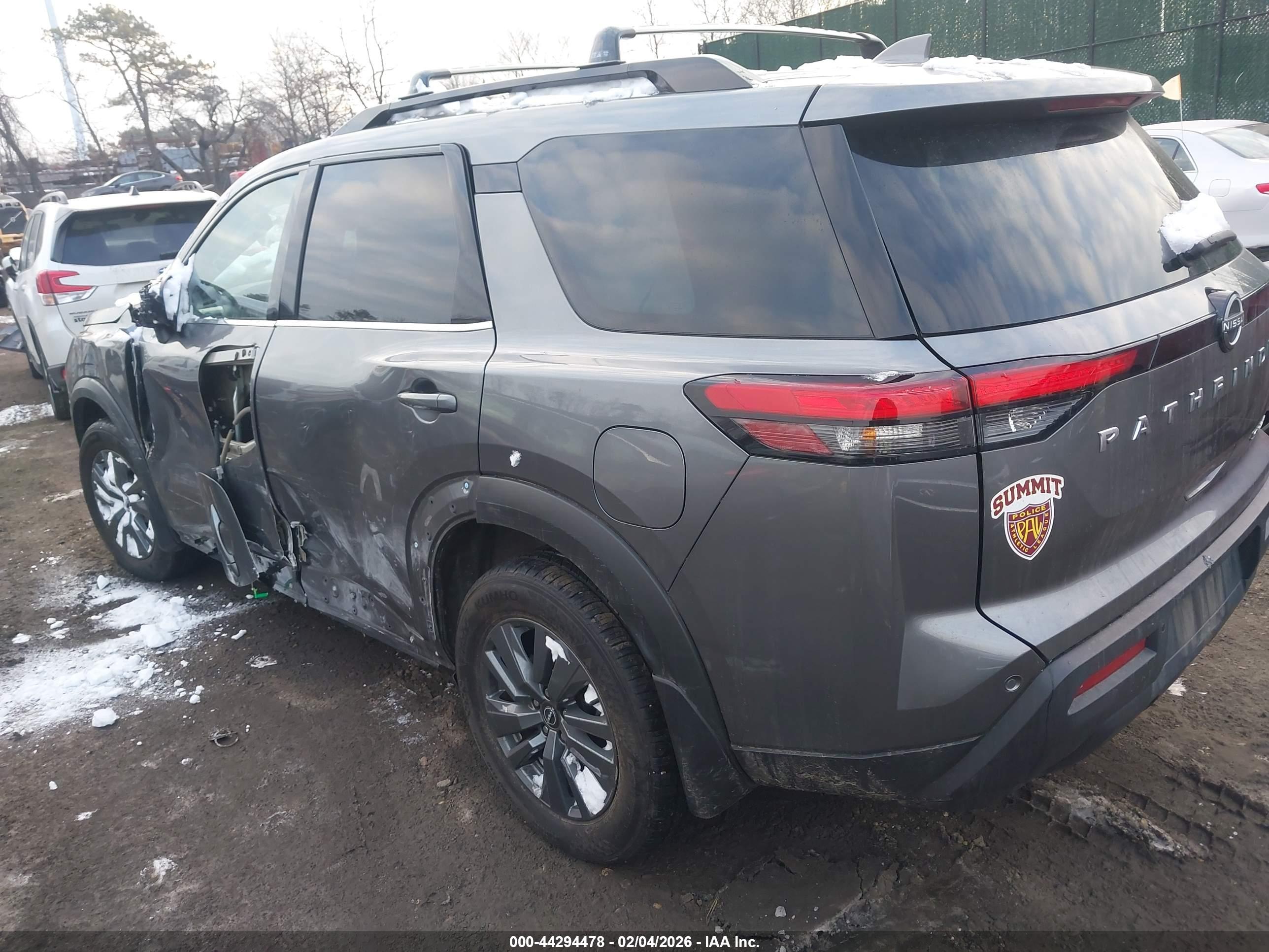 NISSAN PATHFINDER image 3