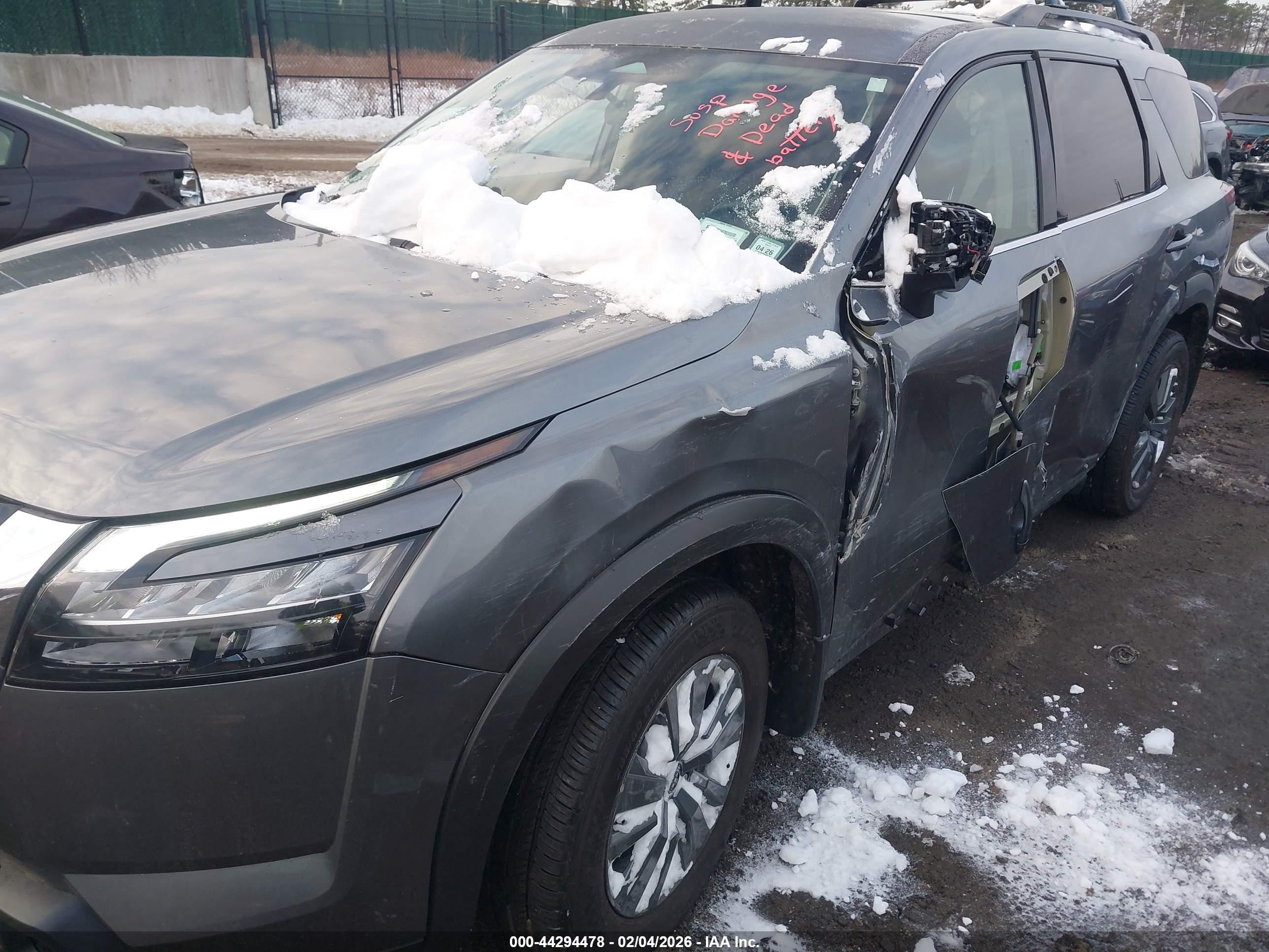 NISSAN PATHFINDER image 6