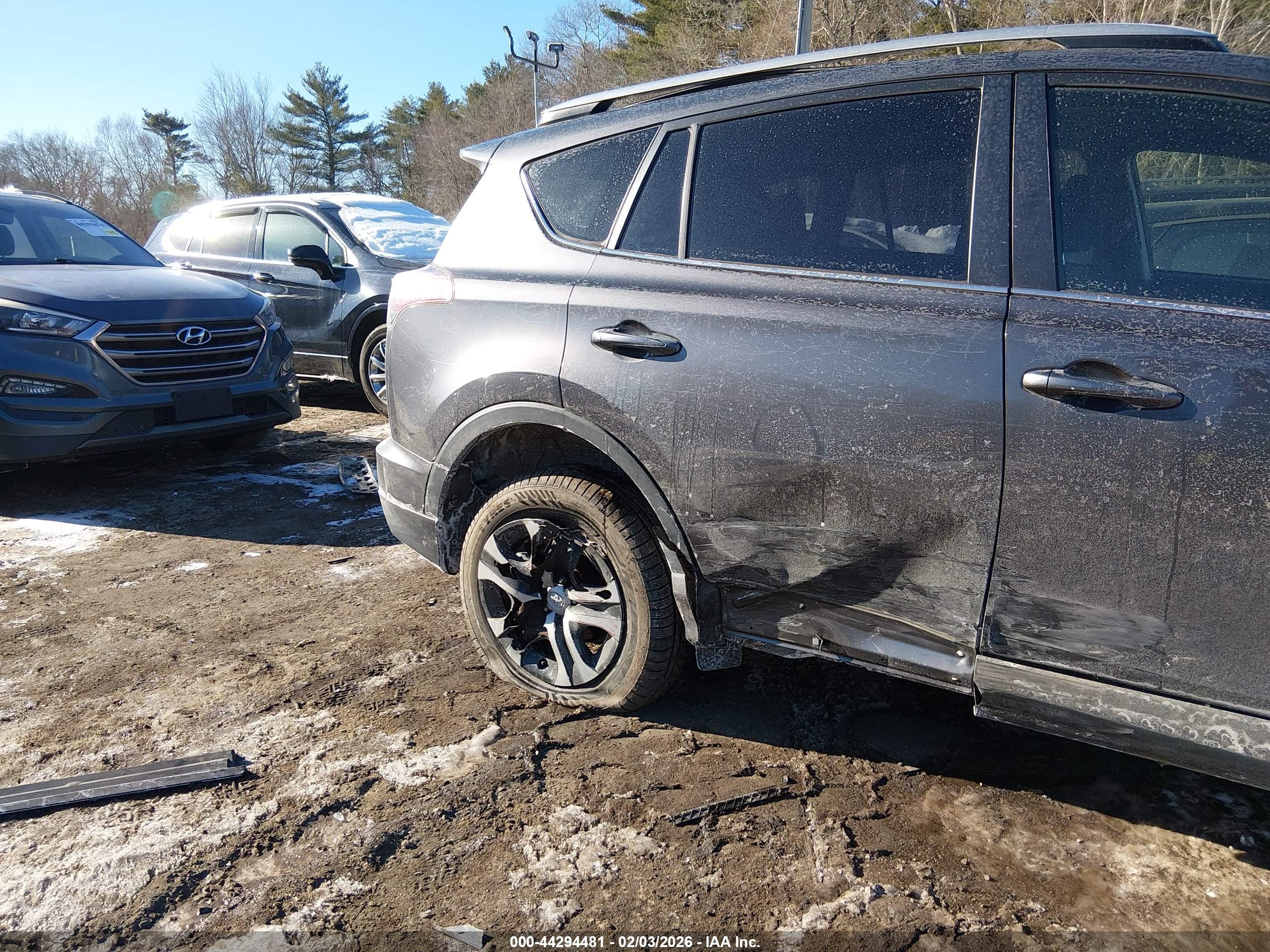 TOYOTA RAV4 image 6
