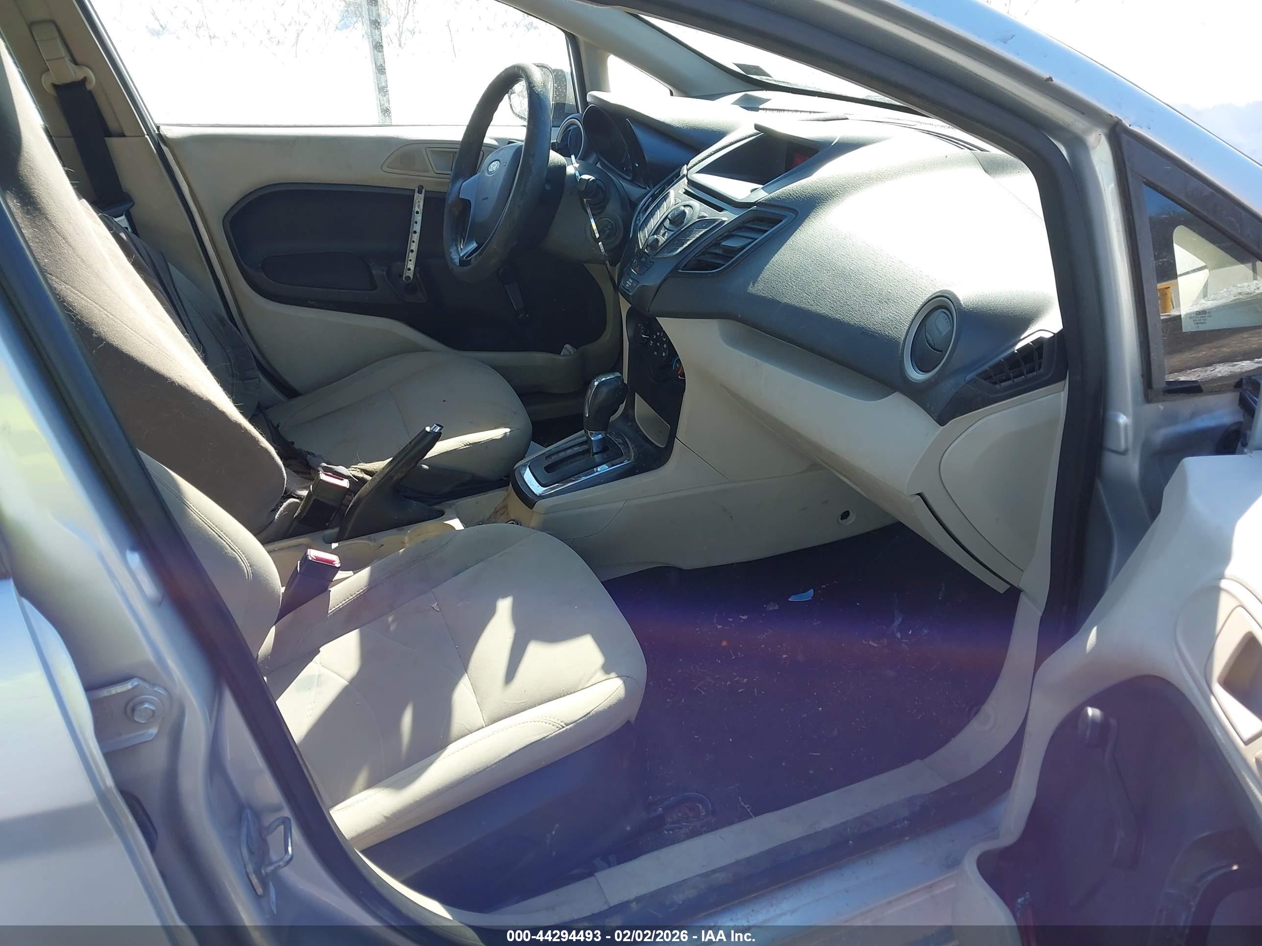 FORD FIESTA image 5