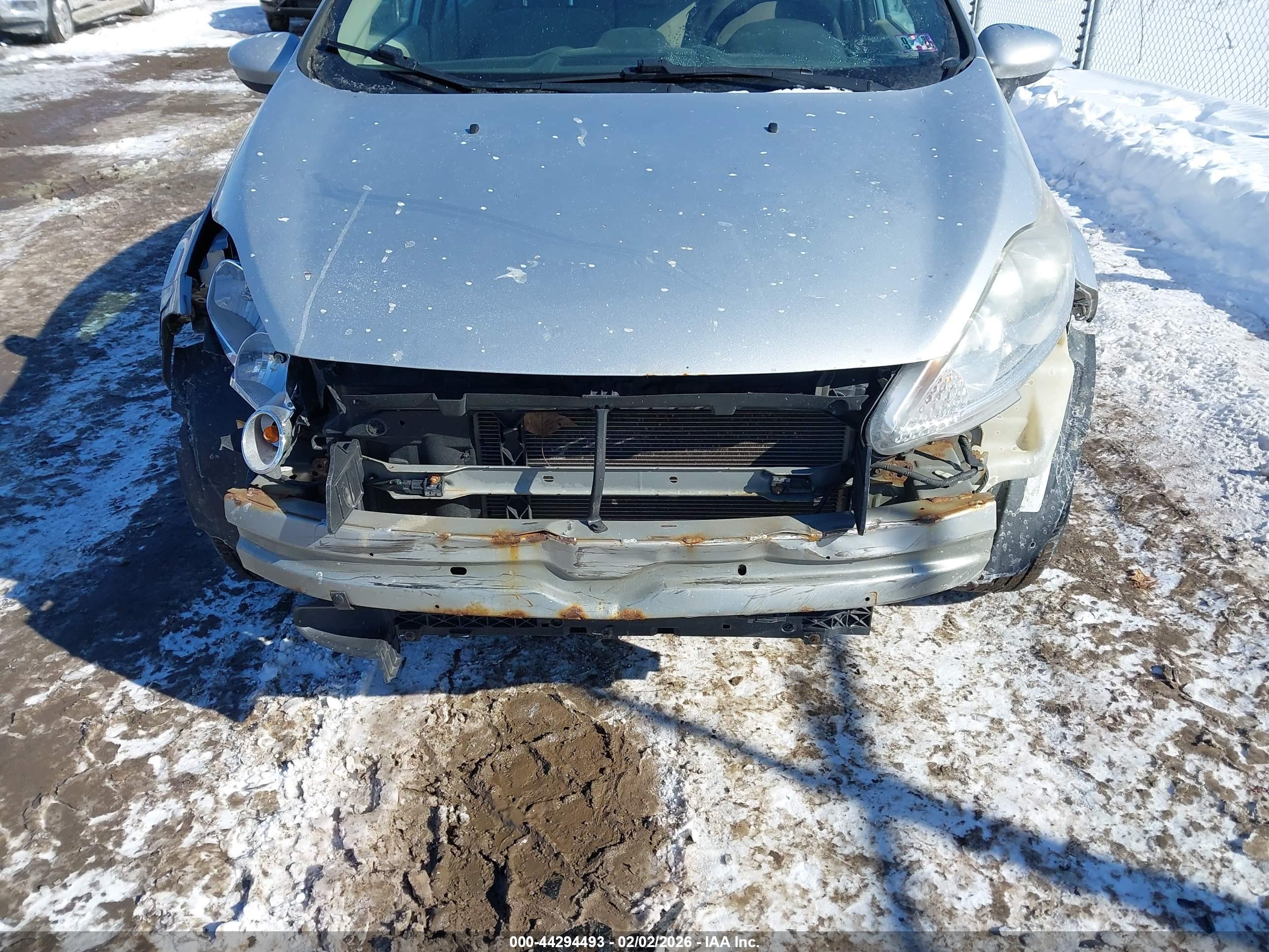FORD FIESTA image 6