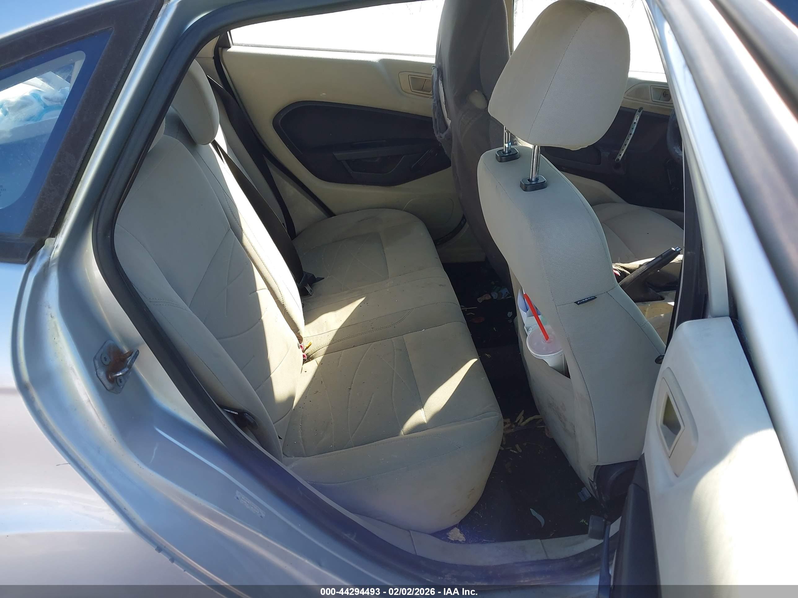 FORD FIESTA image 8