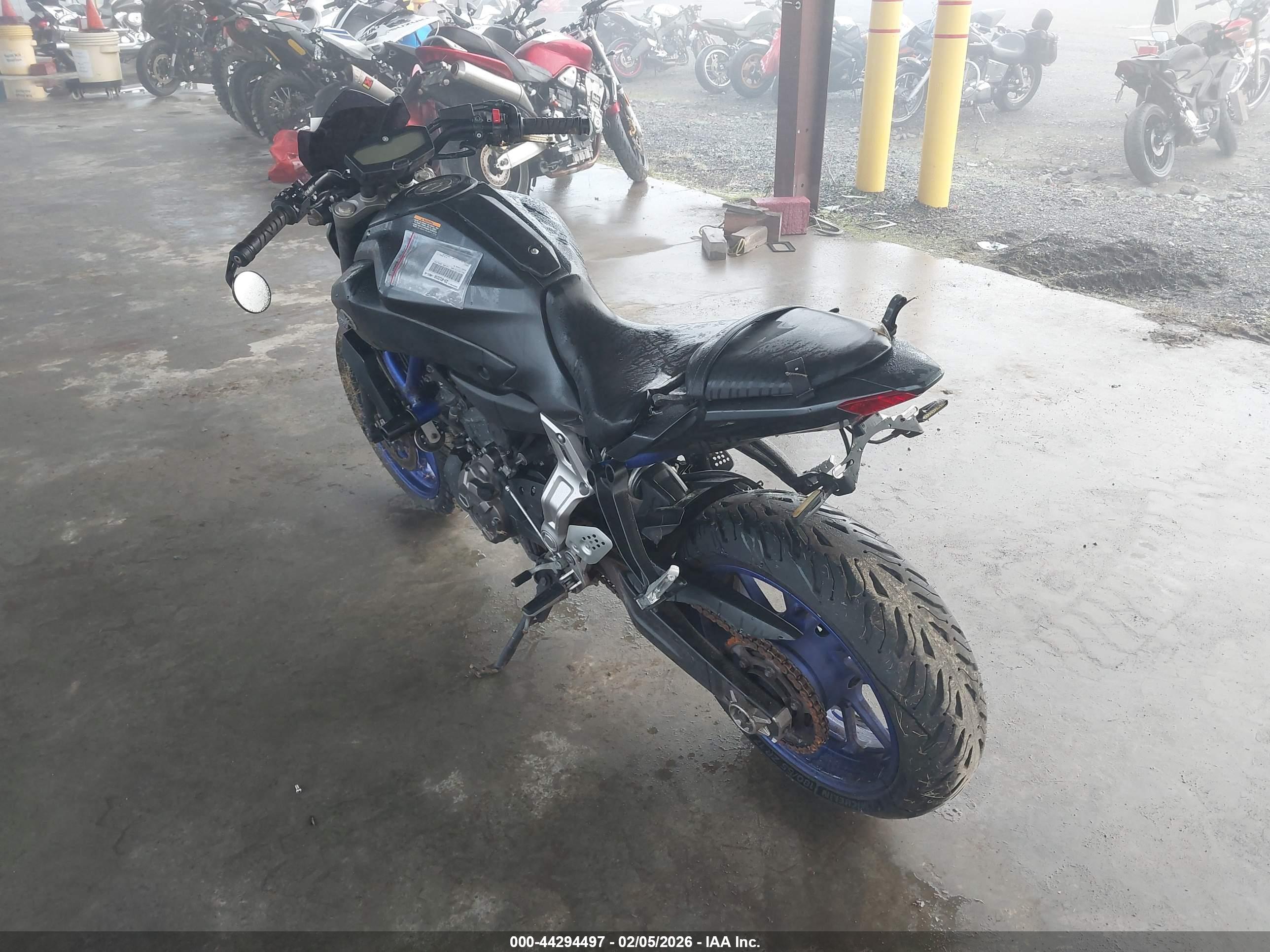 YAMAHA FZ07 image 3