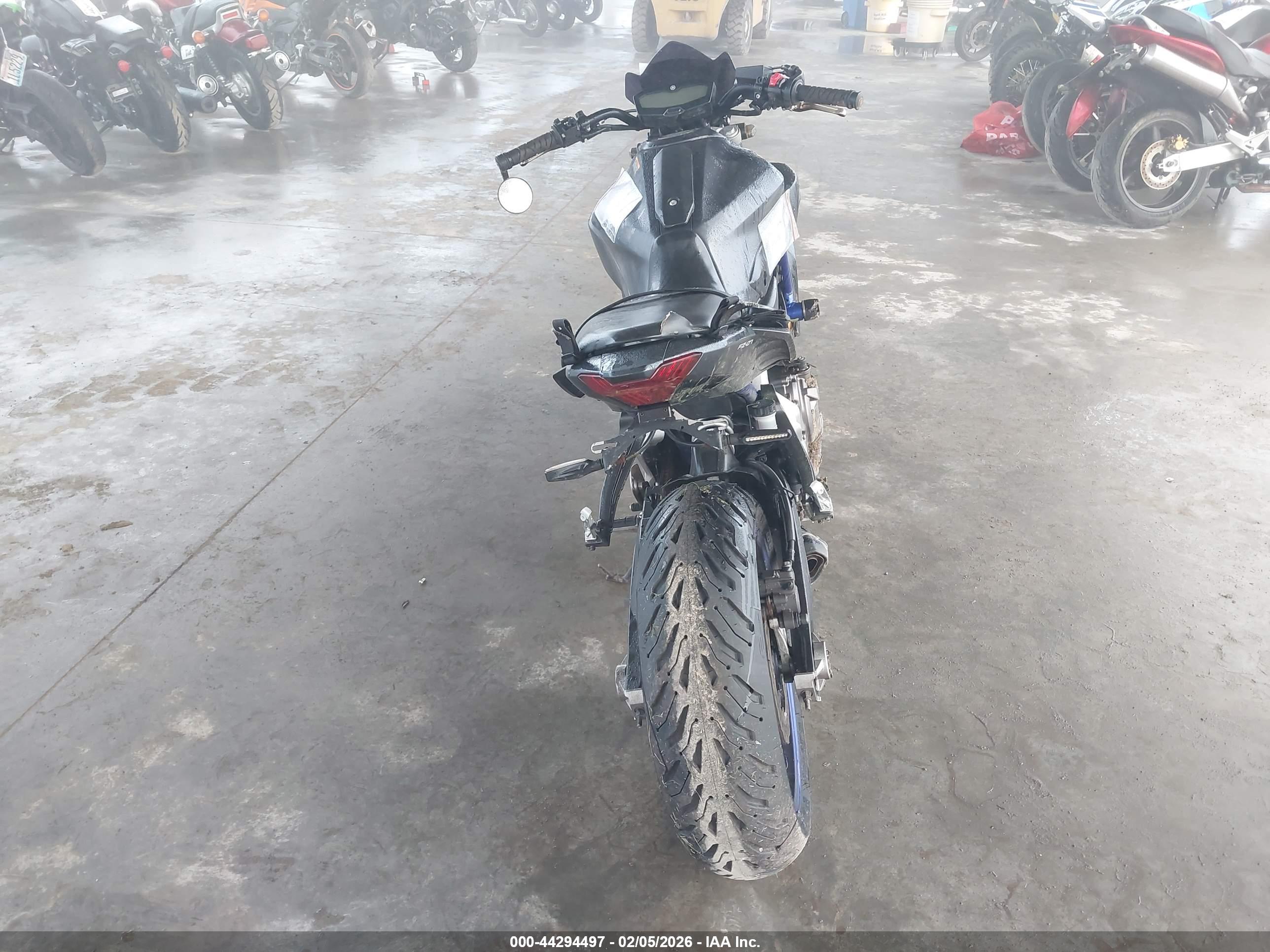 YAMAHA FZ07 image 6