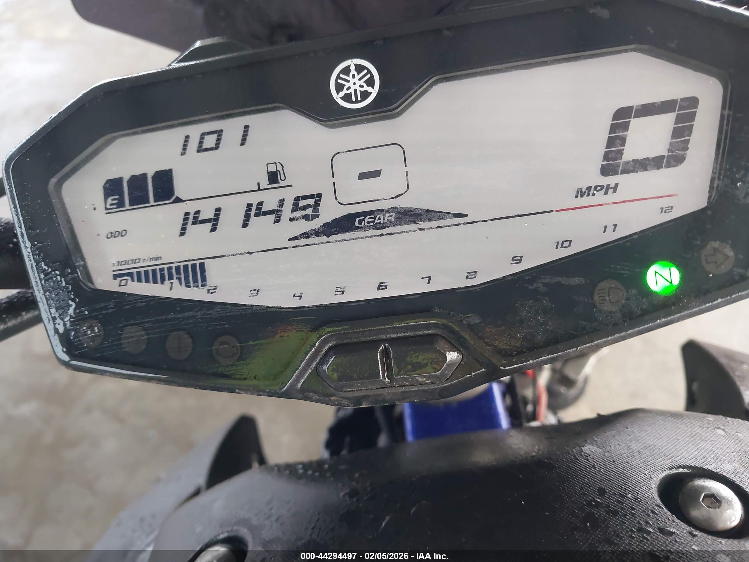 YAMAHA FZ07 image 7