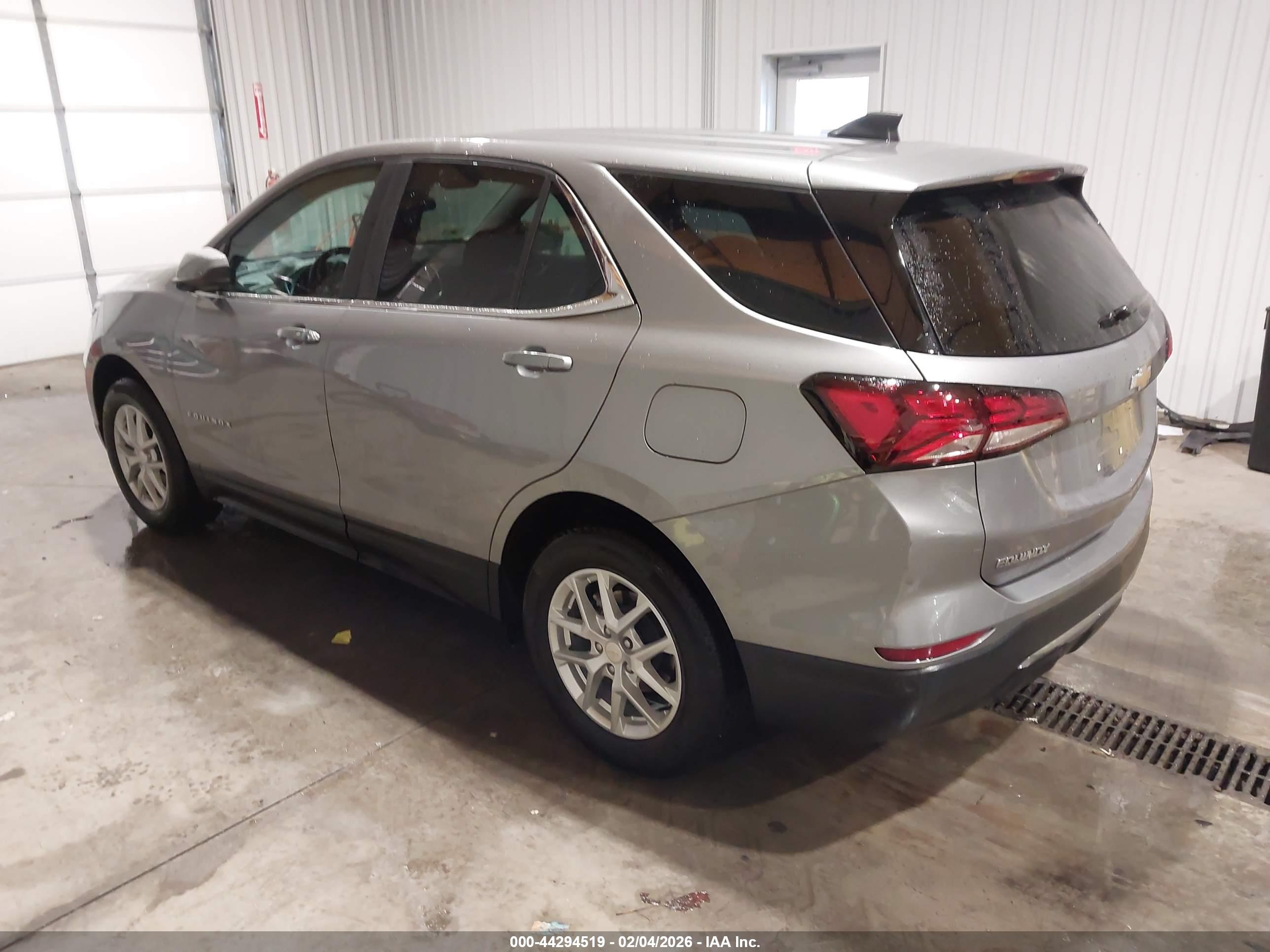 CHEVROLET EQUINOX image 3