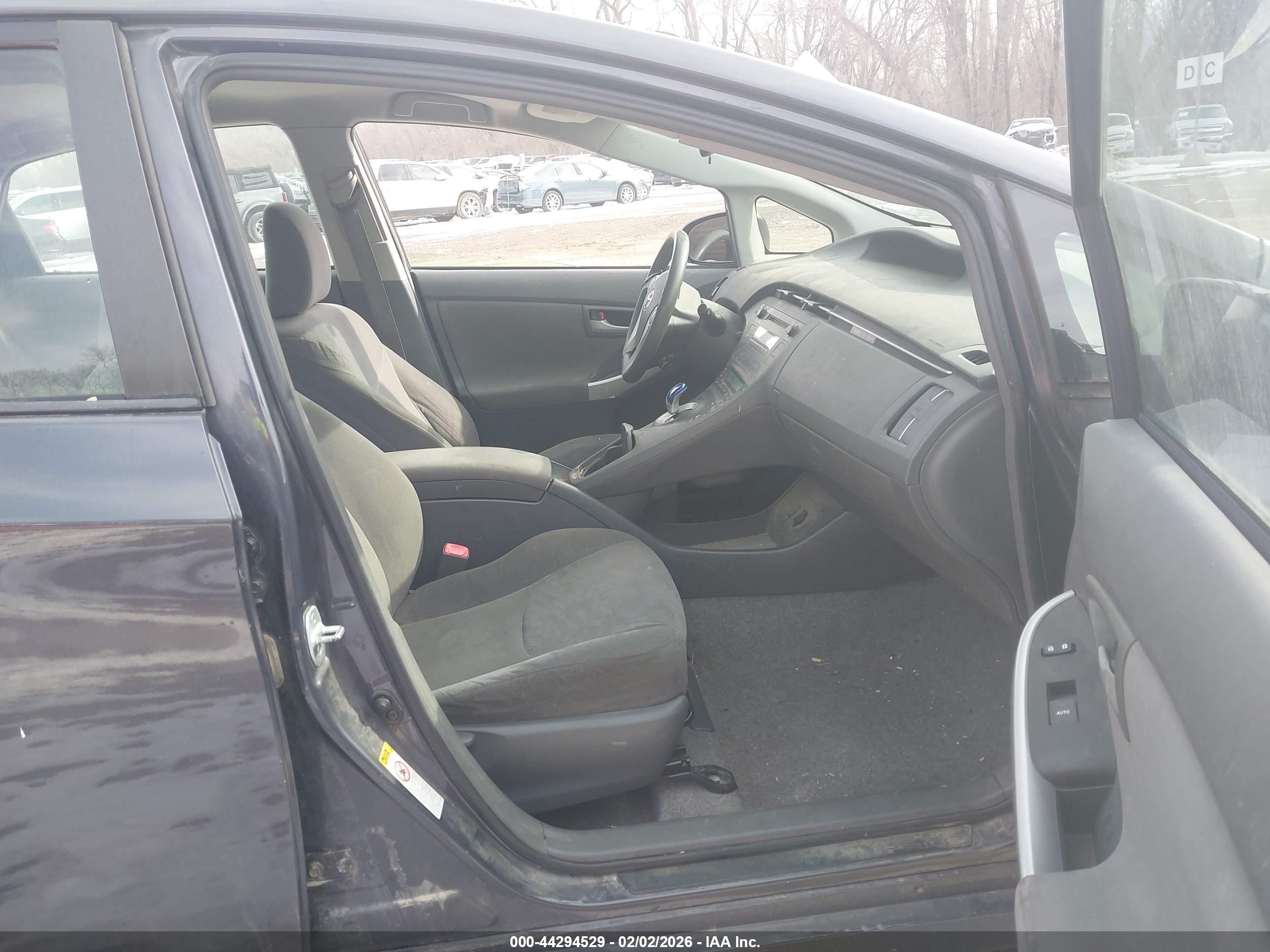 TOYOTA PRIUS image 5