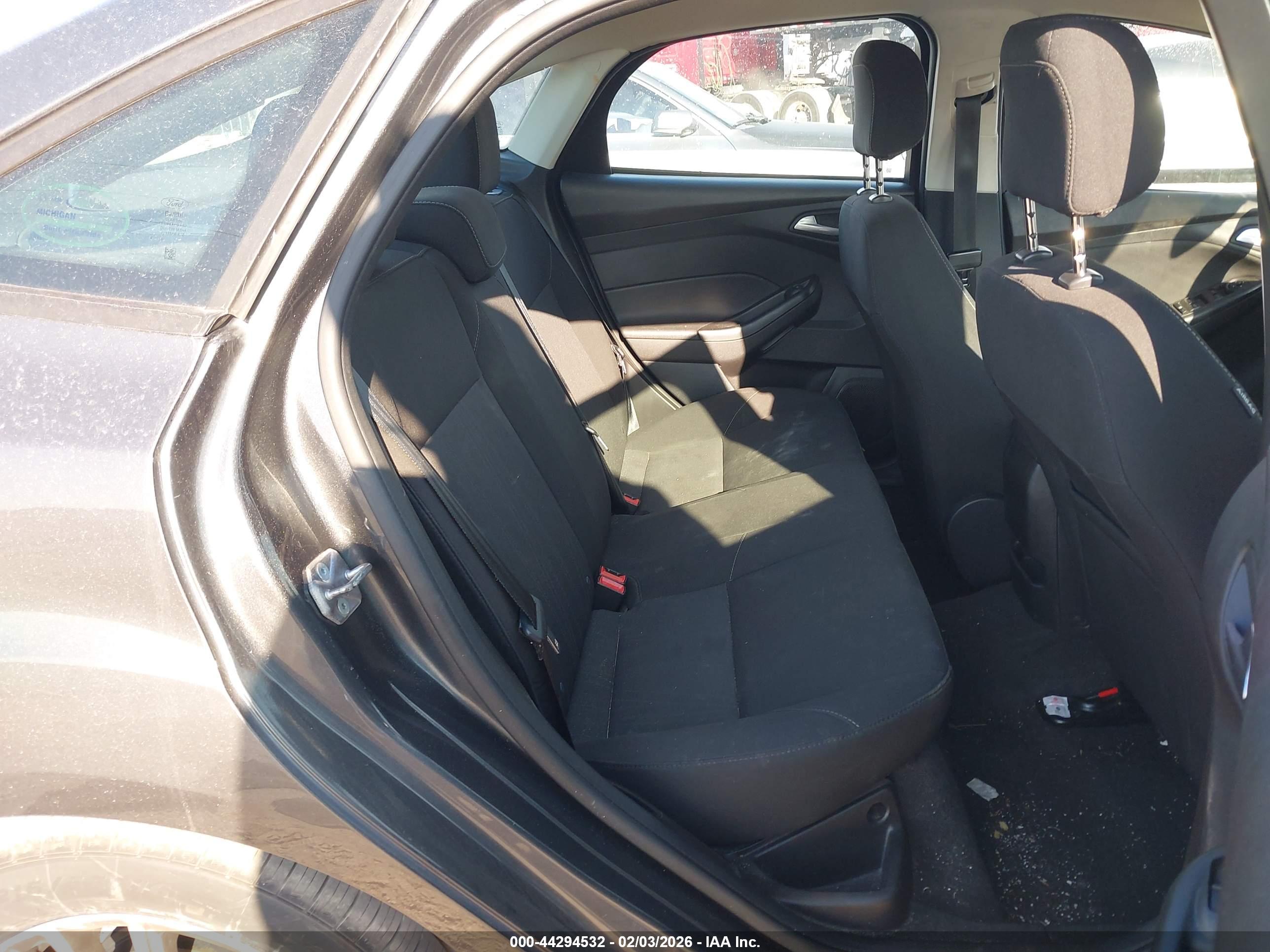 FORD FOCUS image 8