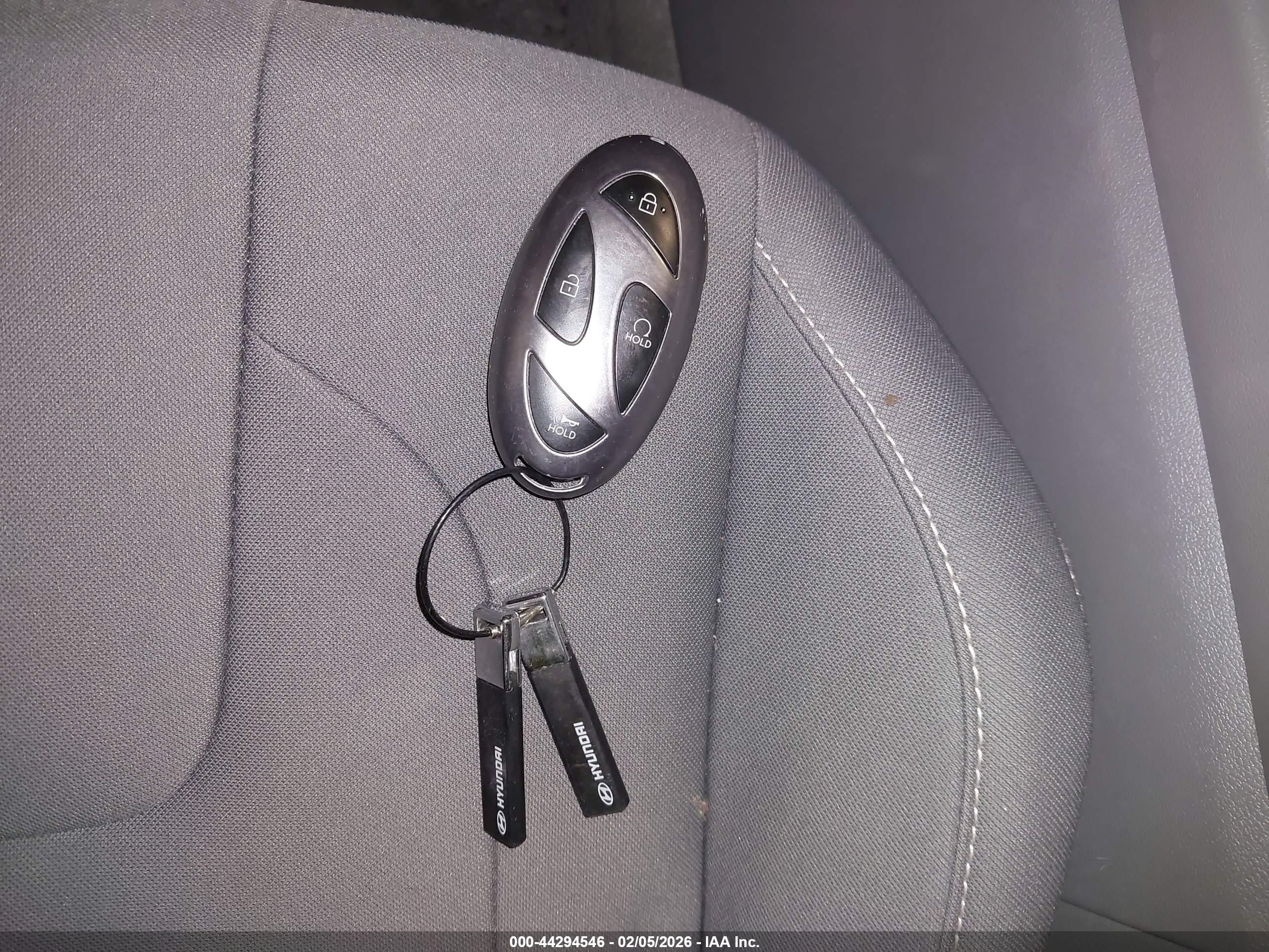 HYUNDAI ELANTRA image 11
