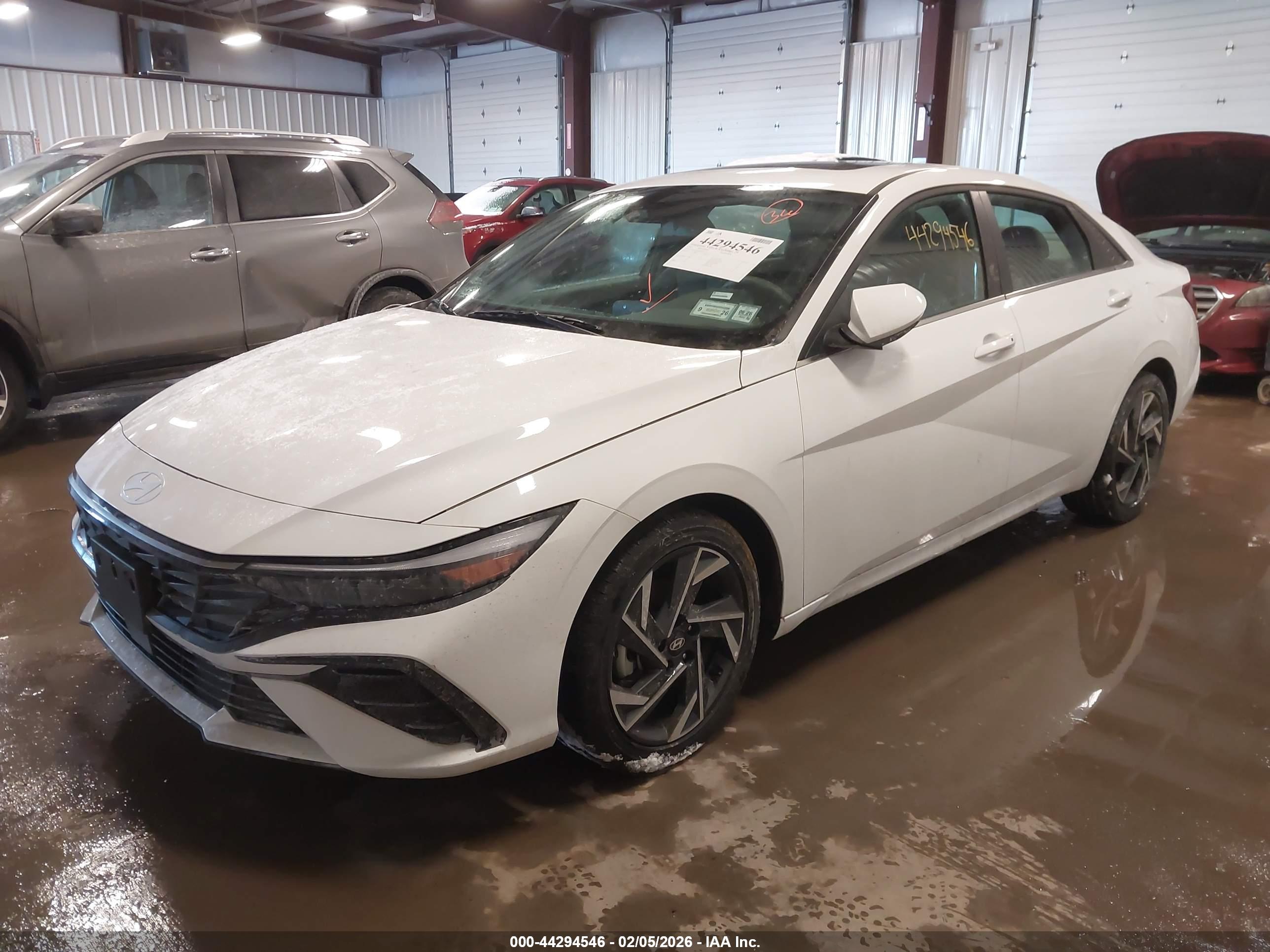 HYUNDAI ELANTRA image 2