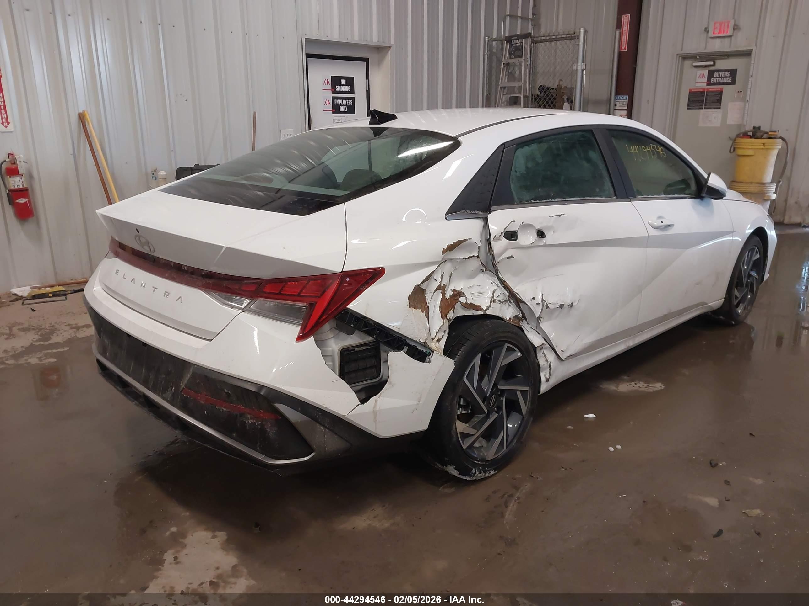 HYUNDAI ELANTRA image 4