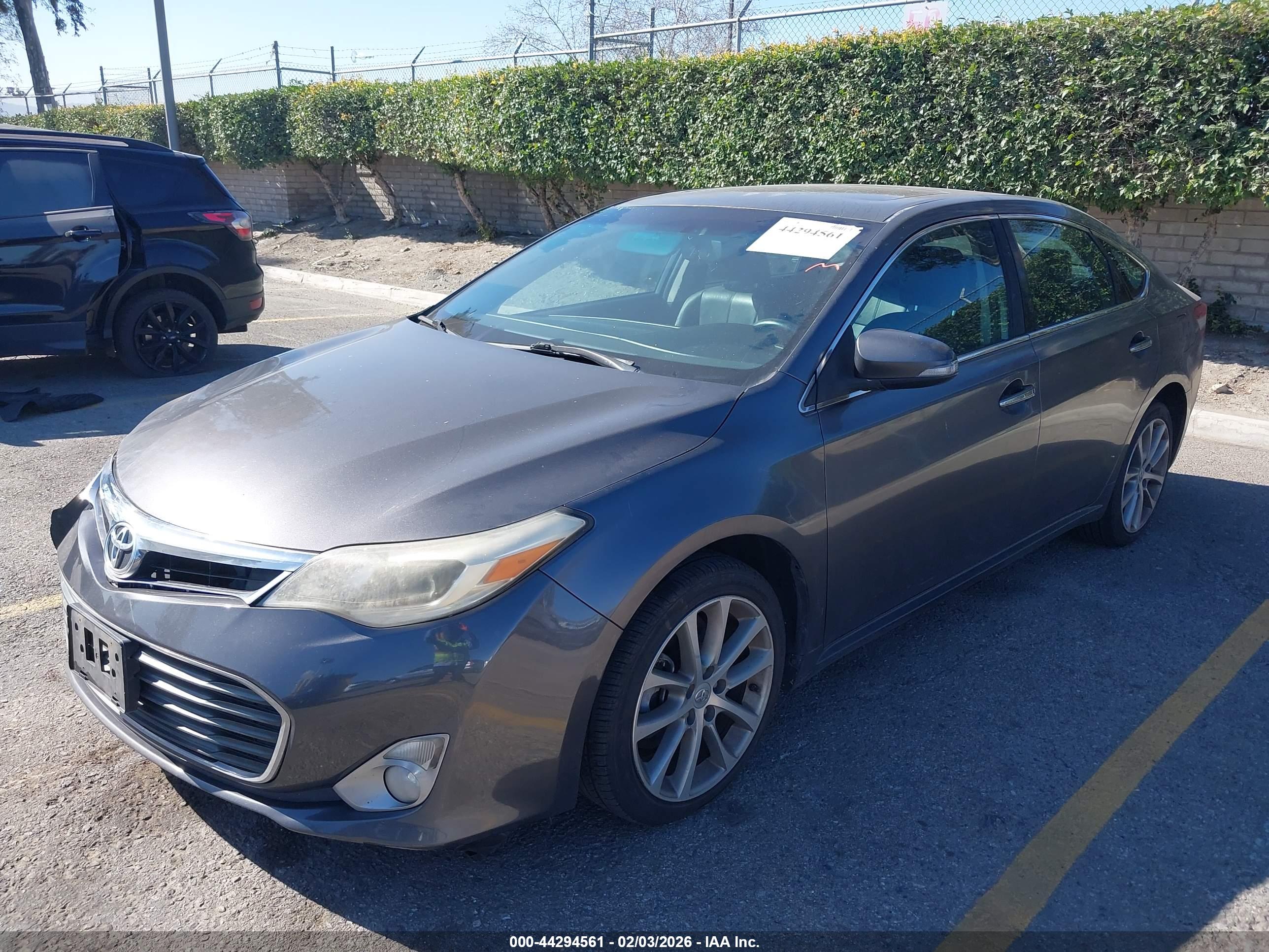 TOYOTA AVALON image 2