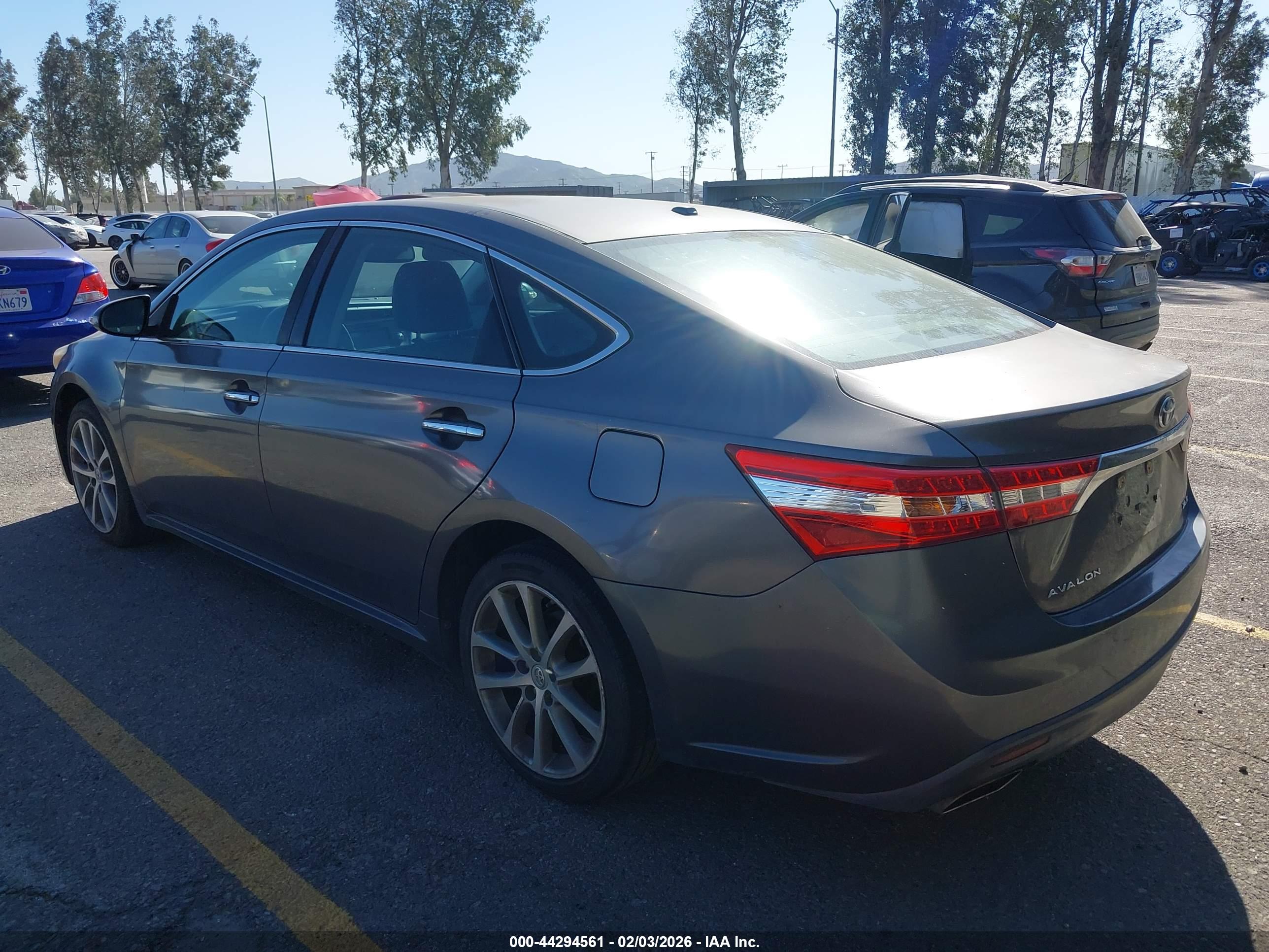 TOYOTA AVALON image 3